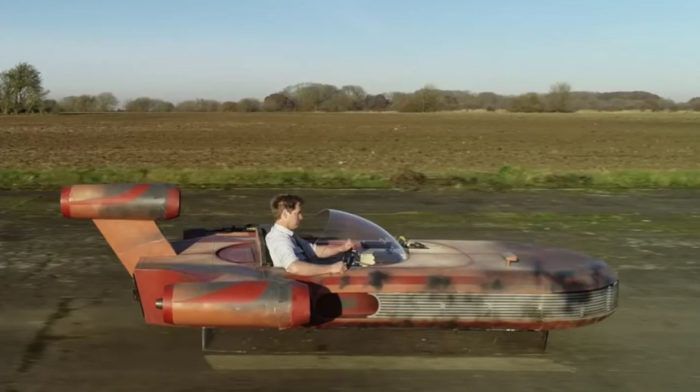 Landspeeder-Luke-Skywalker-Star-Wars-700x392.jpg