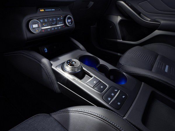 FORD_2018_FOCUS_ACTIVE_STUDIO_11-600x450.jpg