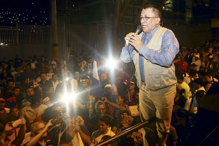 Bartolo Fuentes el hombre tras la caravana La Tercera