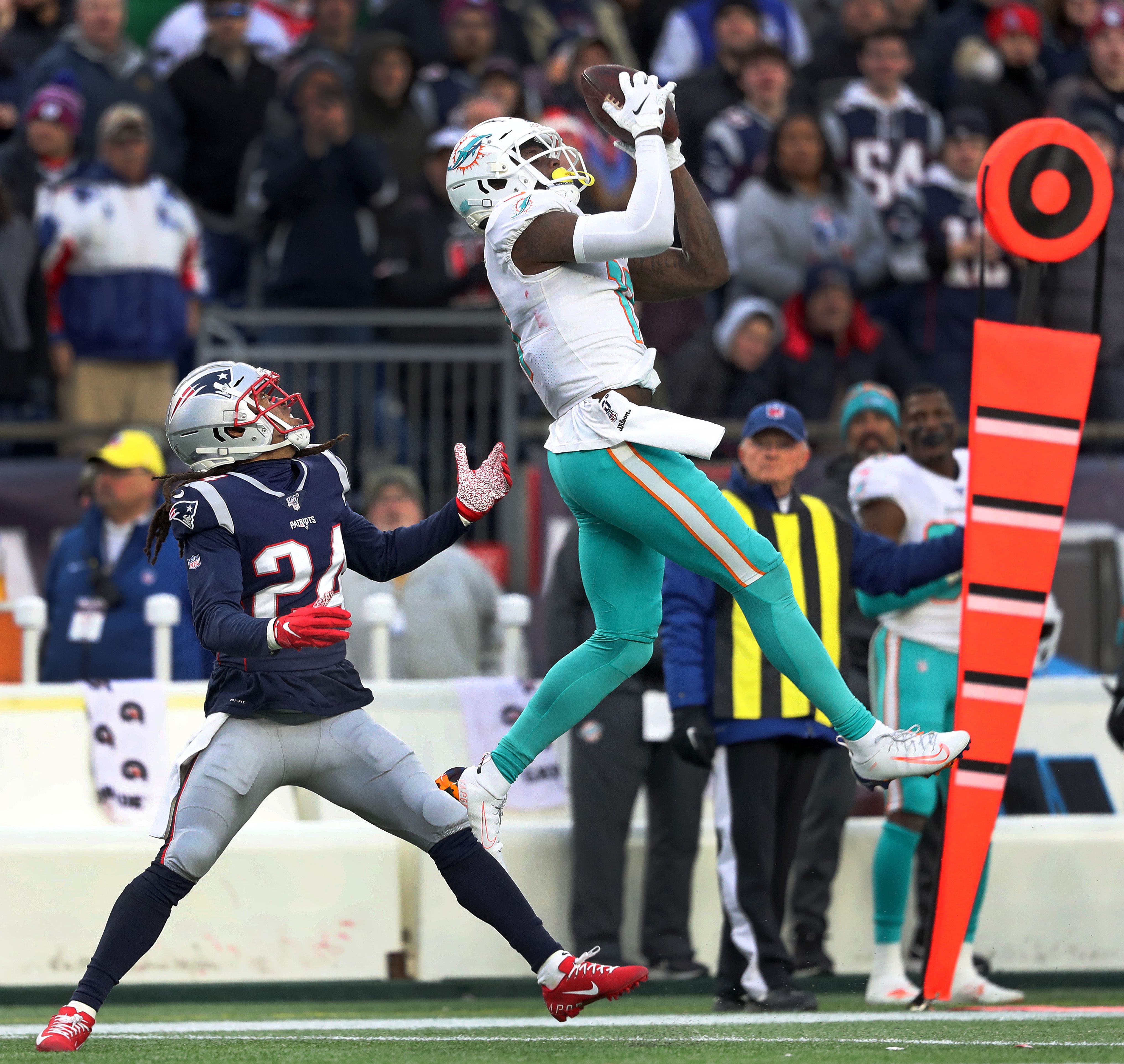 Former Miami Dolphins WR, DeVante Parker dupes New England into a 3 year  extension