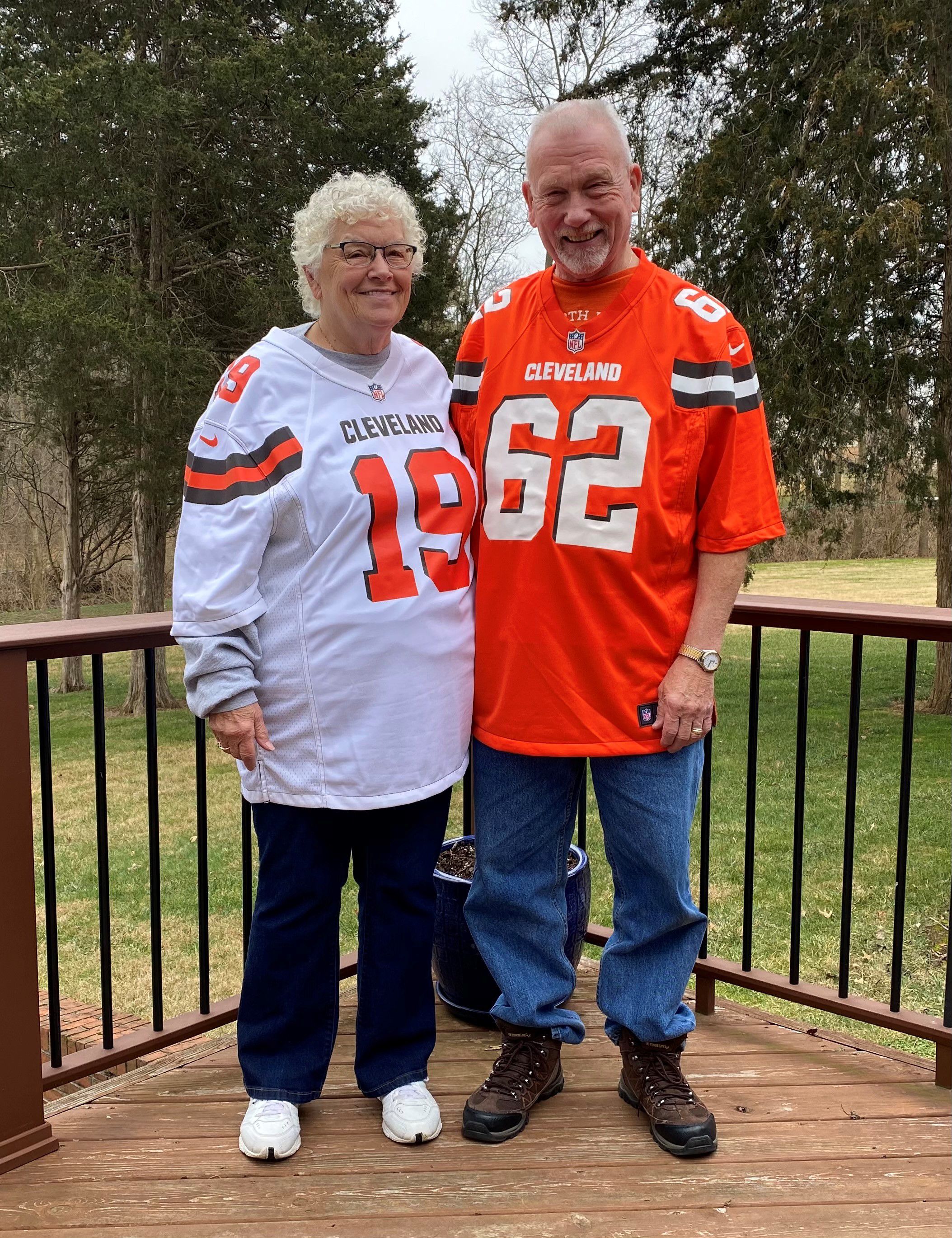 Cleveland Browns fans celebrate perfect 0-16 season with mock victory  parade 