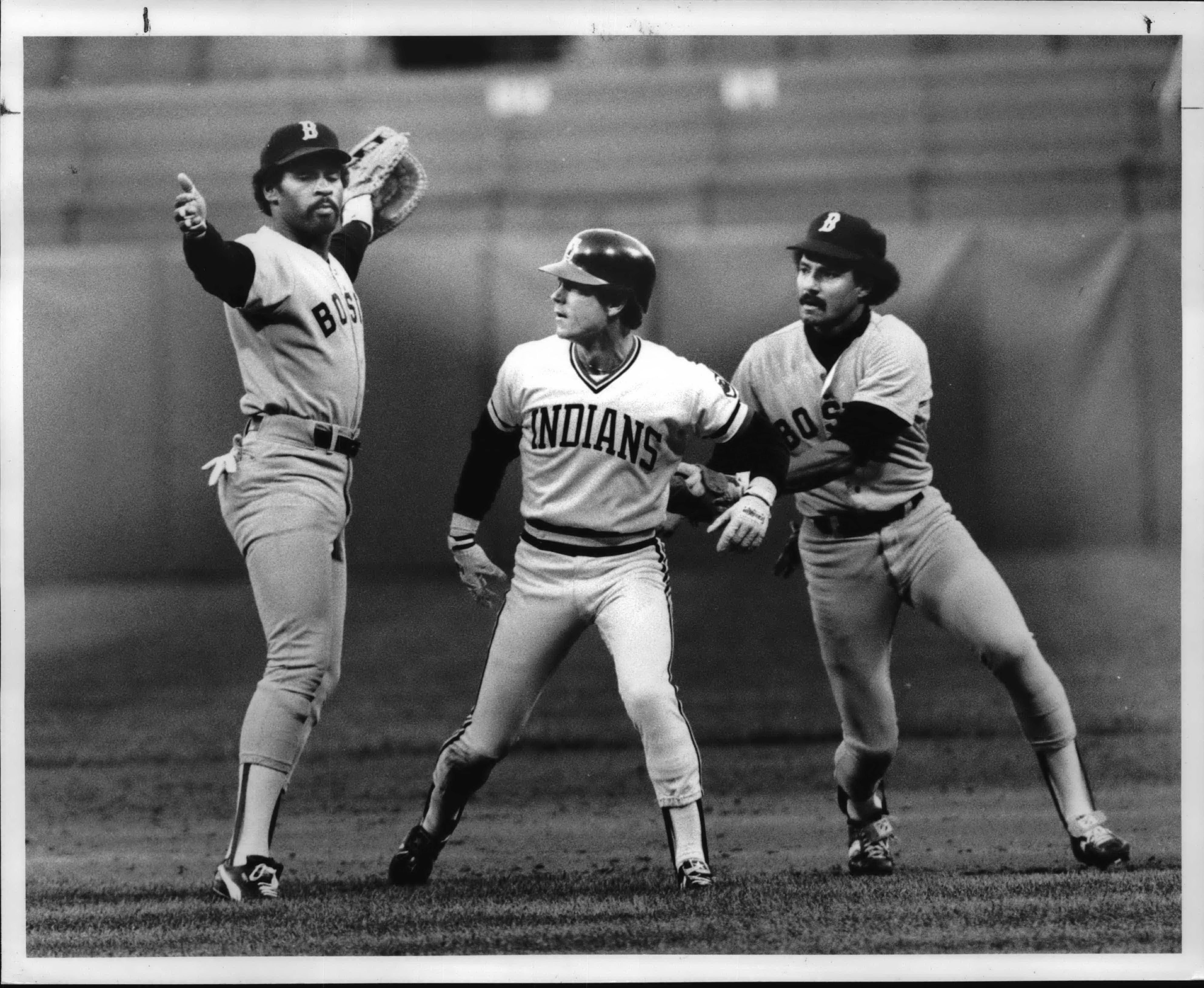 KENT TEKULVE PITTSBURGH PIRATES 1979 WS CHAMPS ACTION SIGNED 8x10