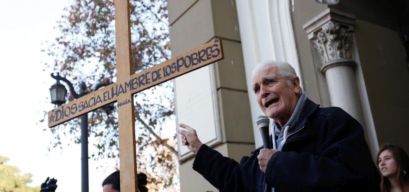 Federacion de estudiantes de la UC realizaron misa a las afueras de Iglesia Gratitud Nacional