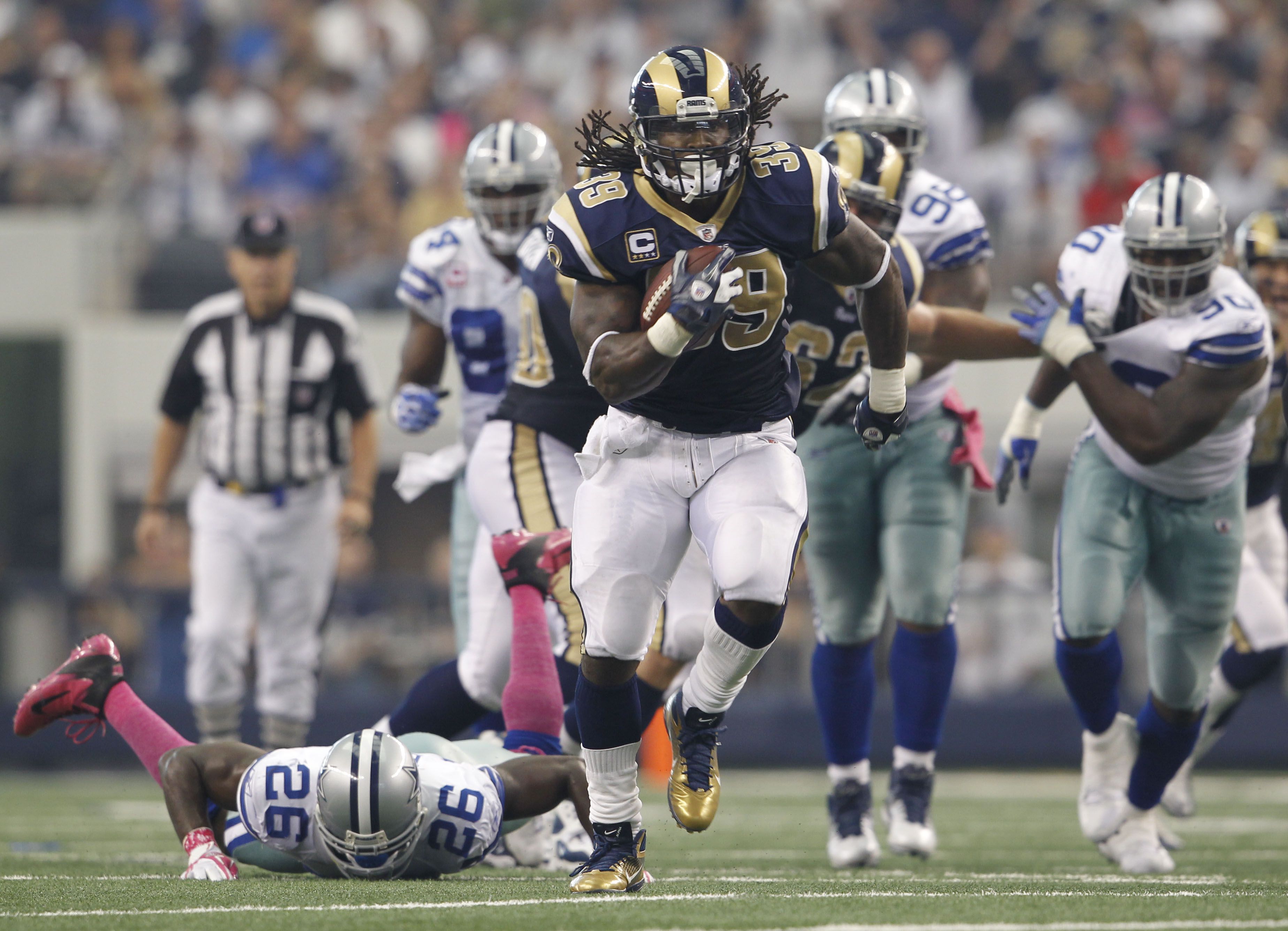 St. Louis Rams running back Steven Jackson (39) runs a play as