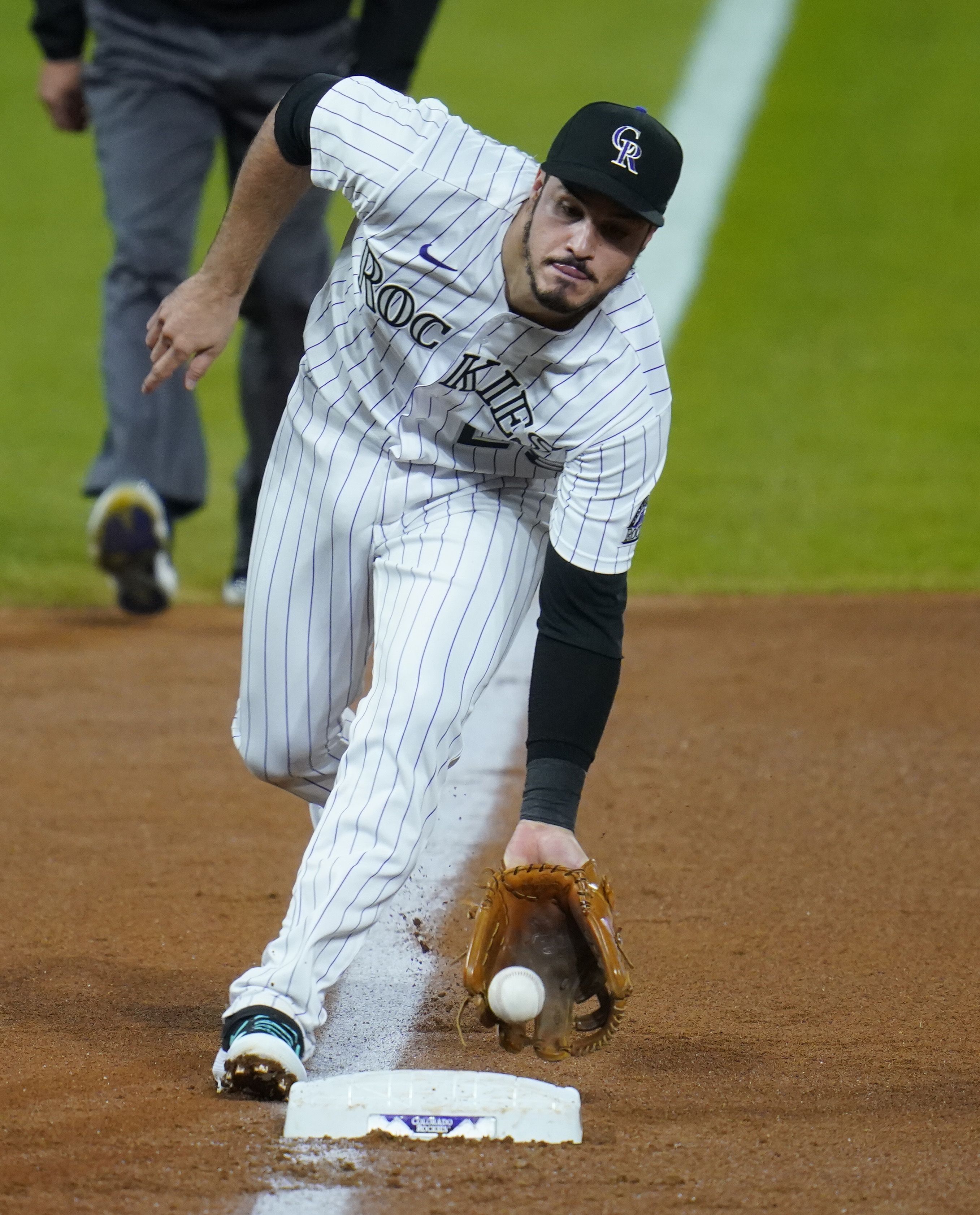 Tucker Barnhart wins the 2020 NL Gold Glove at catcher! : r/Reds