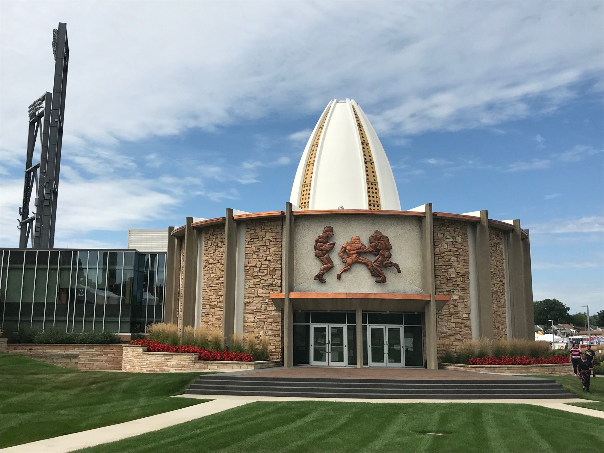 Pro Football Hall of Fame Lines Up Financing for Waterpark, Hotel