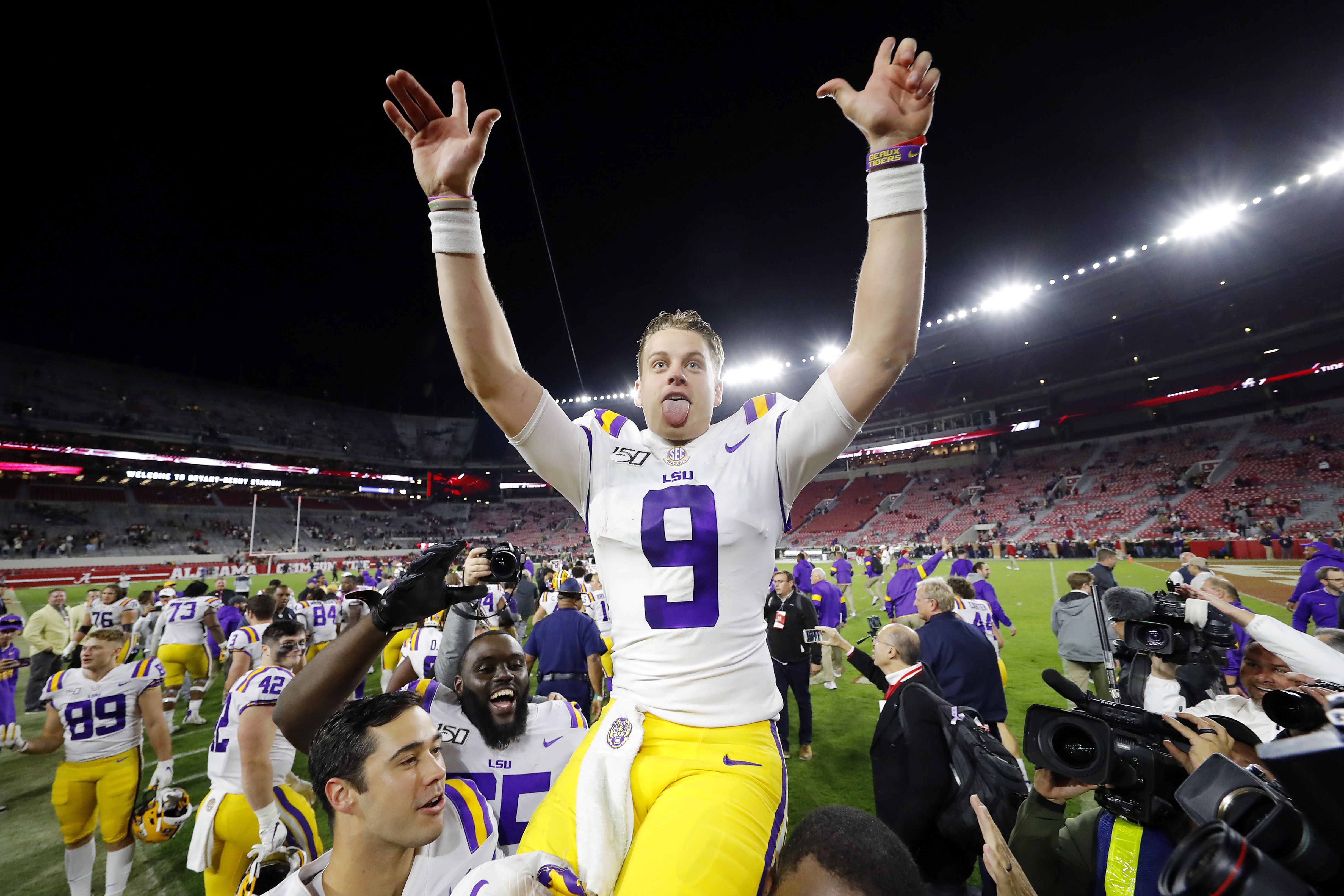 Joe Burrow Excels w/ 249 Passing Yds & 2 TDs