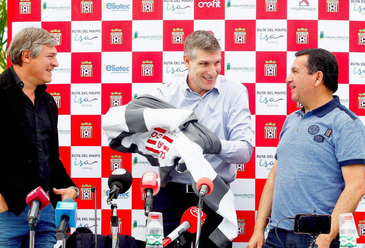 Martín Palermo, presentación en Curicó Unido.