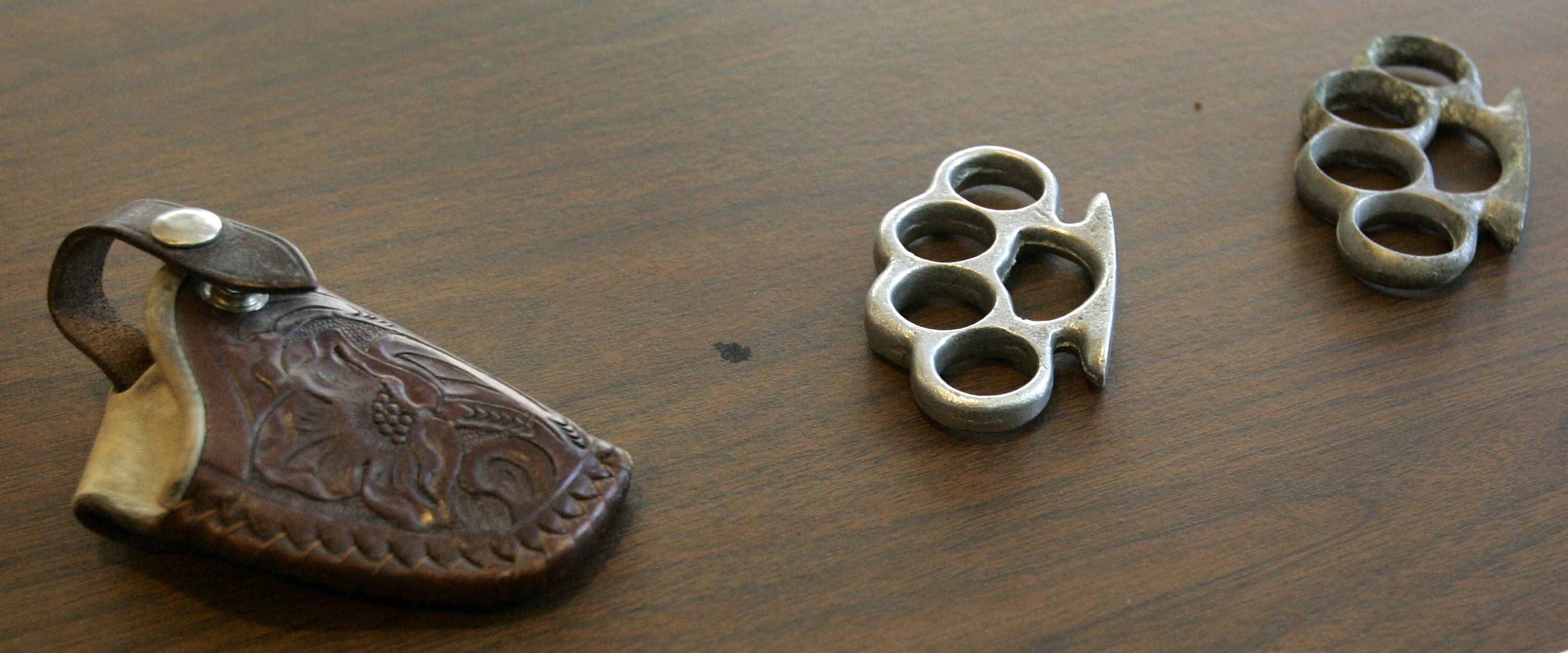 Texas Gov. Abbott signs law lifting ban on brass knuckles, kitty