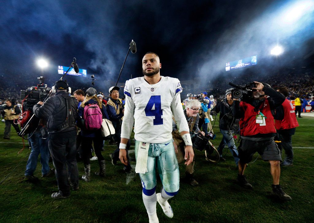 Dallas Cowboys Dak Prescott almost screws up coin toss vs. Rams