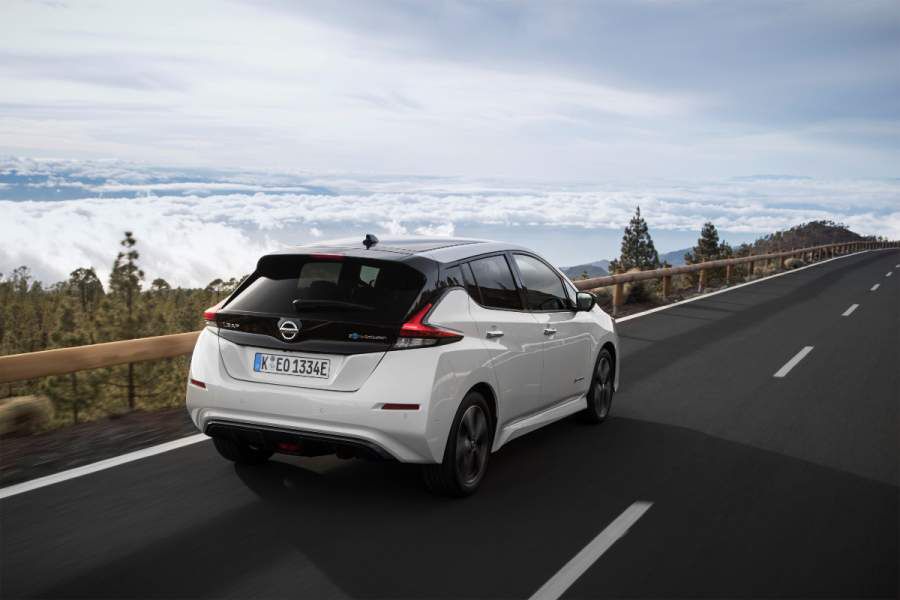 Nissan-Leaf-2019-6-900x600.jpg