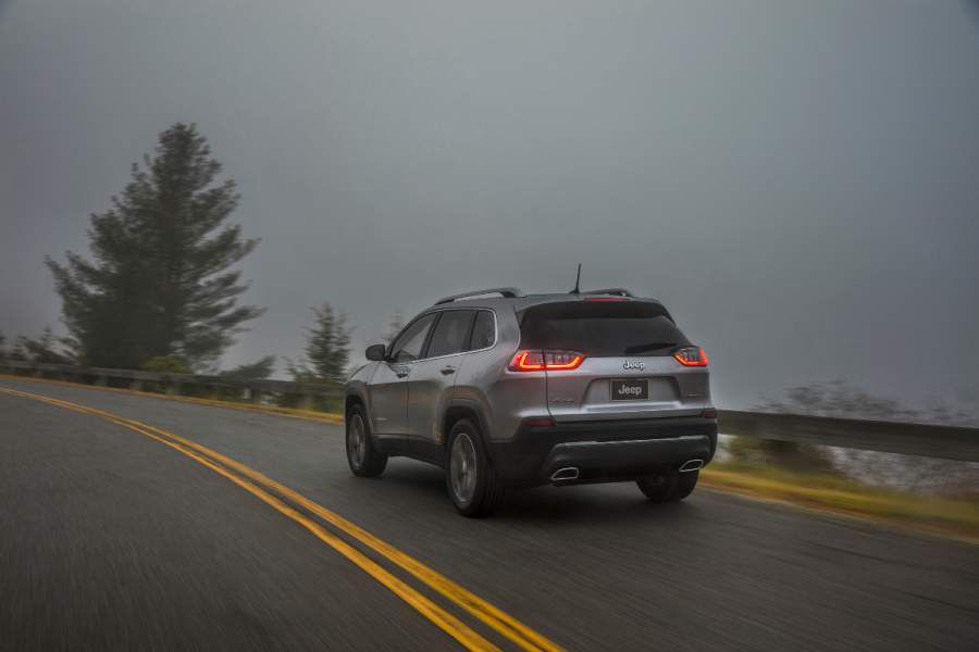 Jeep-Cherokee-2019-Limited-13-900x600.jpg