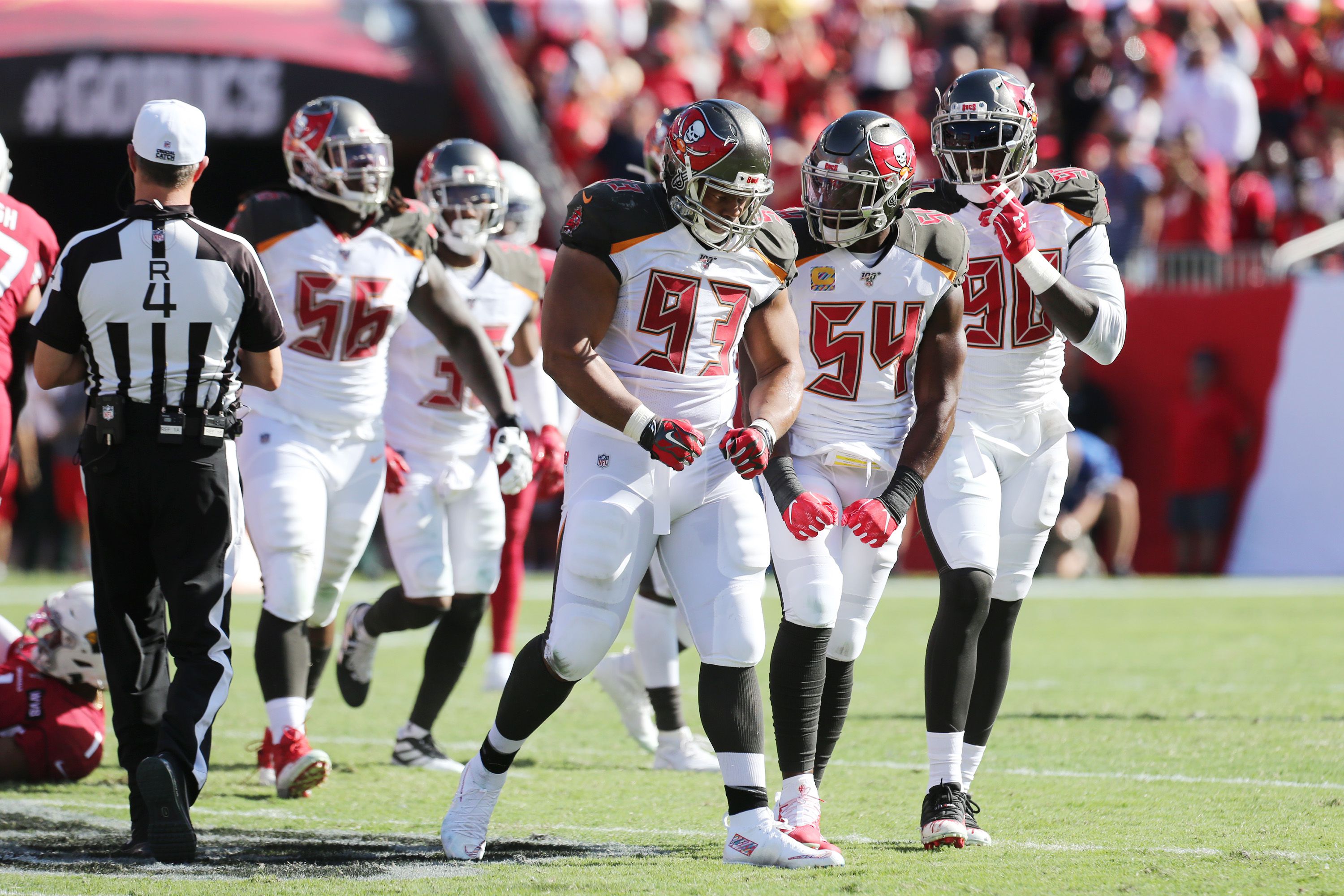 Bucs keeping defense together, re-sign Suh for $8 million