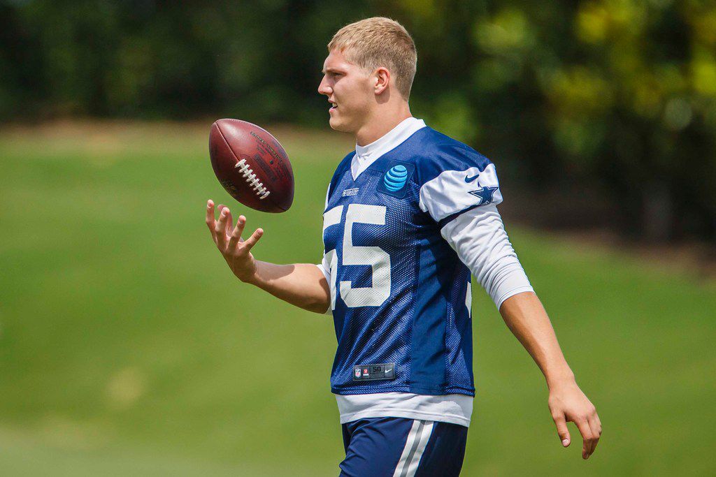 Cowboys' Leighton Vander Esch donates weight room to old high