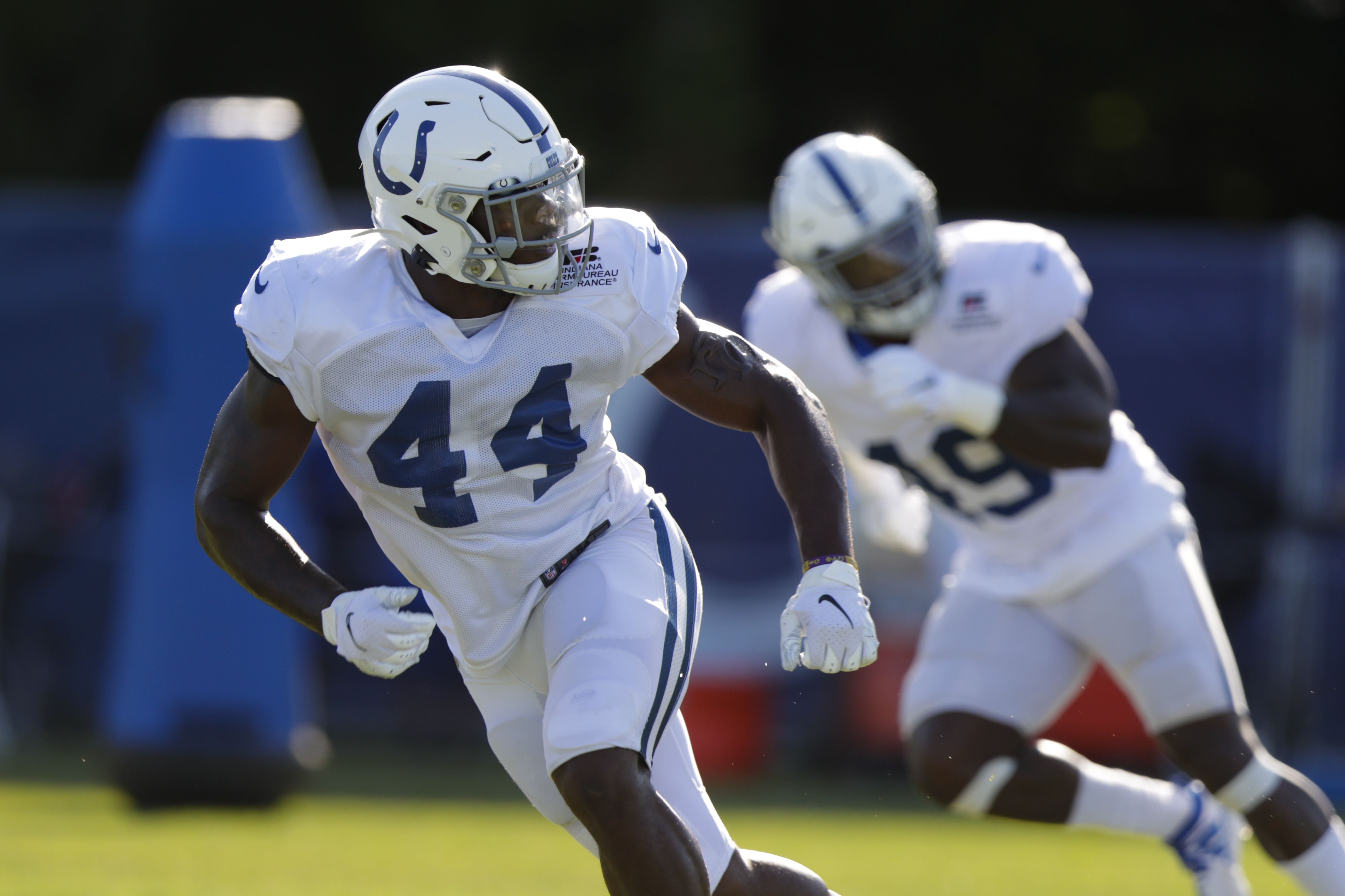 After Syracuse Loss, Zaire Franklin Wears Clemson Shirt In Colts Locker Room