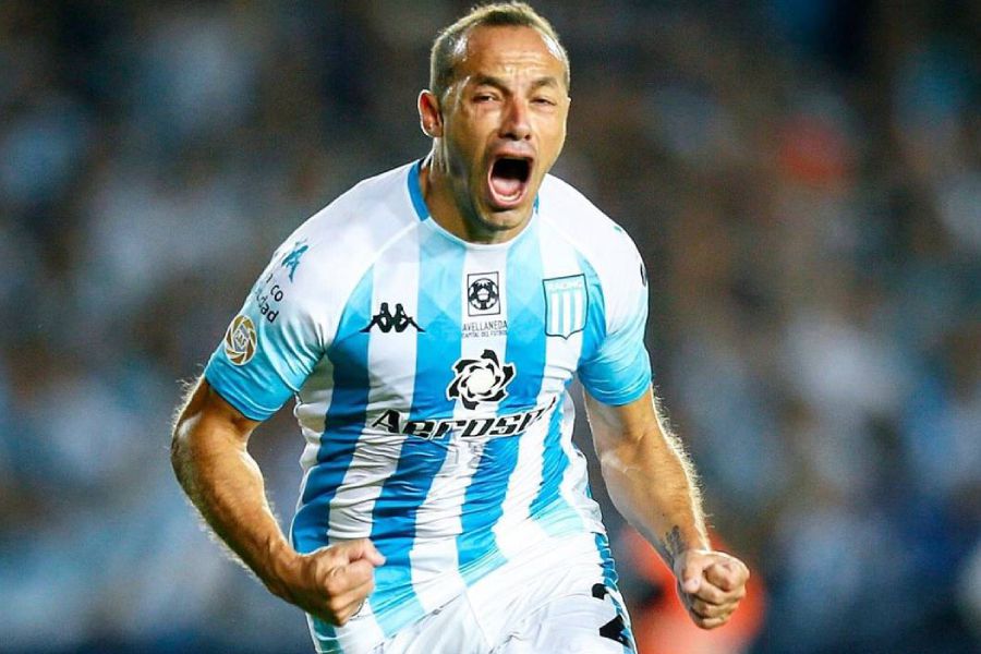 Marcelo Díaz celebrando su gol