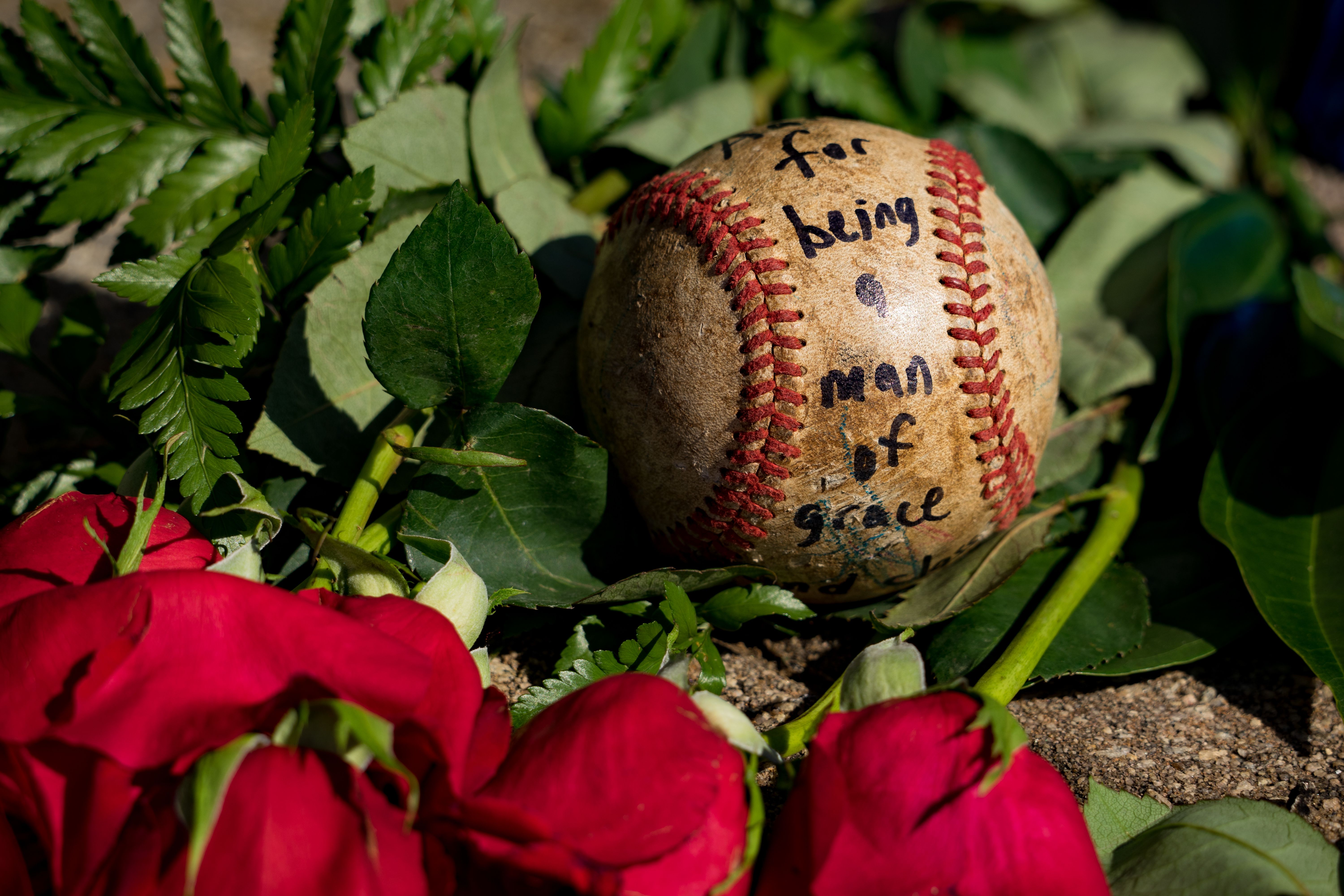 WSB-TV on X: Funeral service for baseball legend Hank Aaron has begun.  Watch special coverage live now on Channel 2:   #For44 #RIPHank #HammerinHank  / X