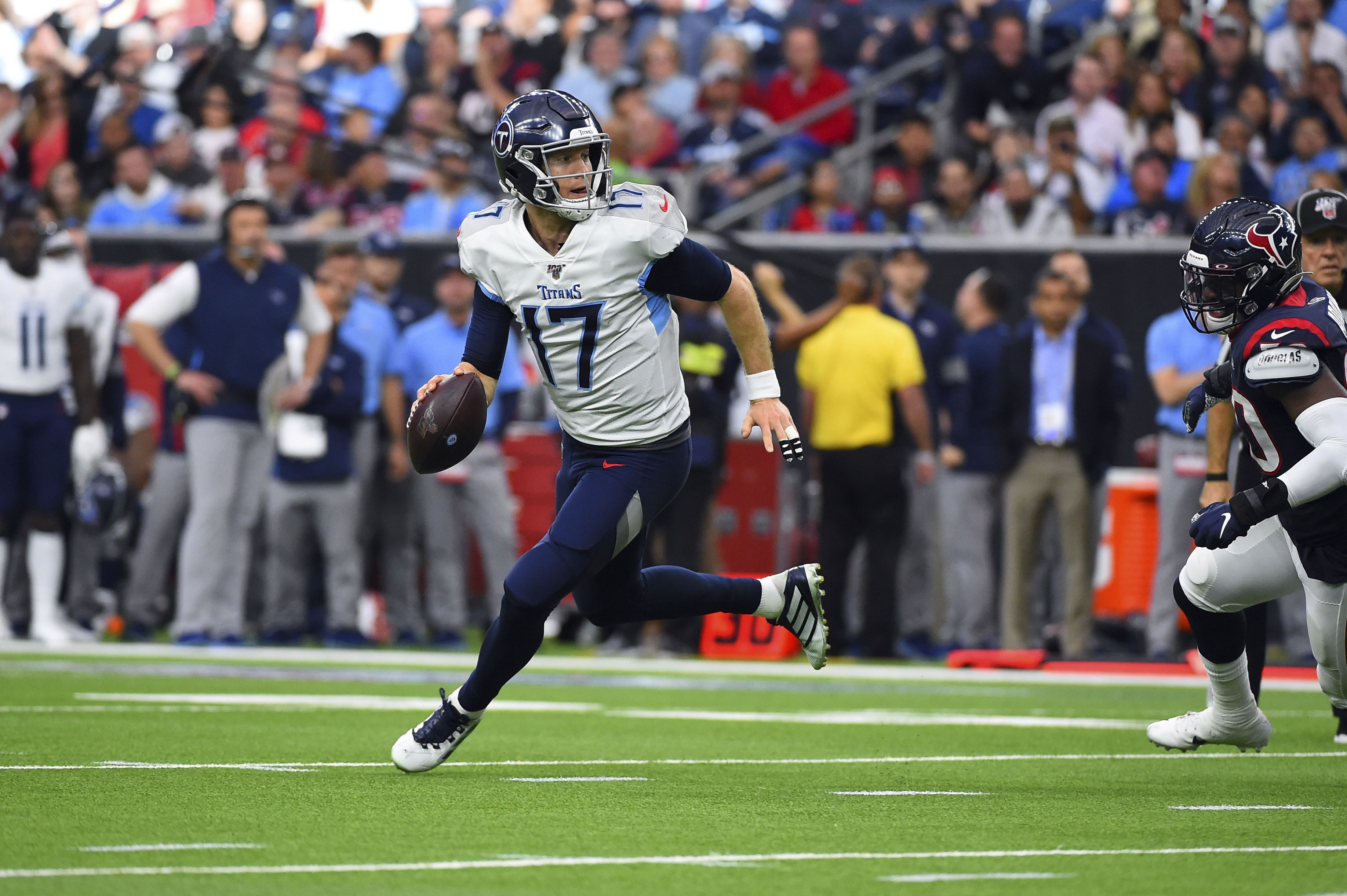 Titans clinch playoff spot with 35-14 win over Houston Texans