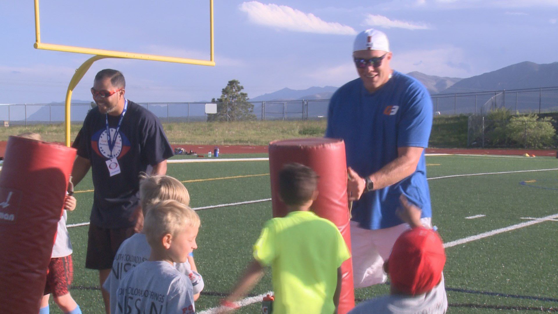 Broncos' Garett Bolles hosts second annual kids camp