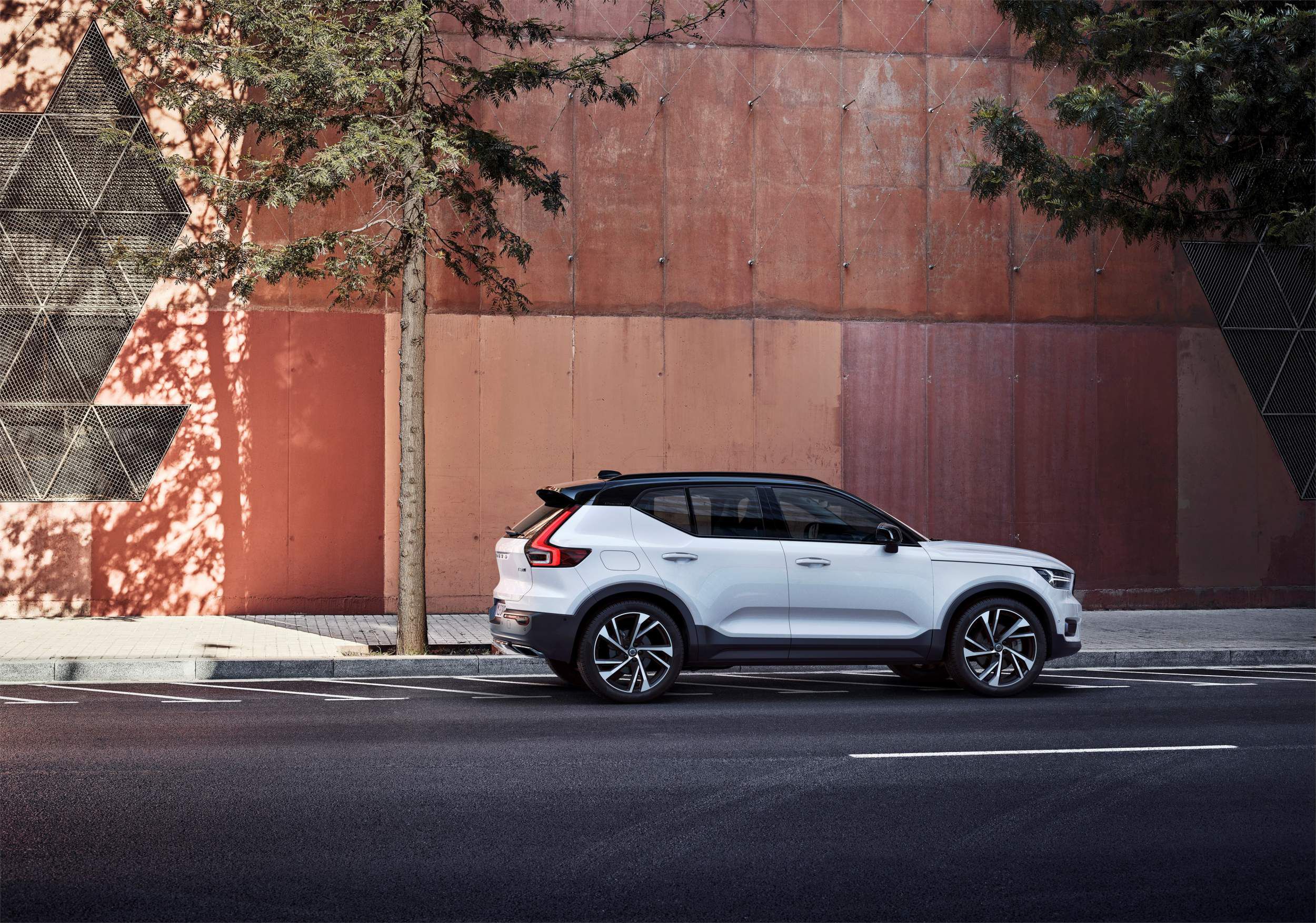 213090_New_Volvo_XC40_exterior-e1544816996843.jpg