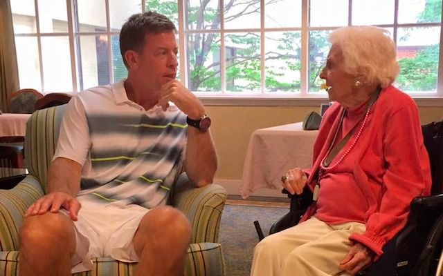 Troy Aikman Pays Birthday Visit To Cowboys Fan Who S Soon To Be 100 Years Old