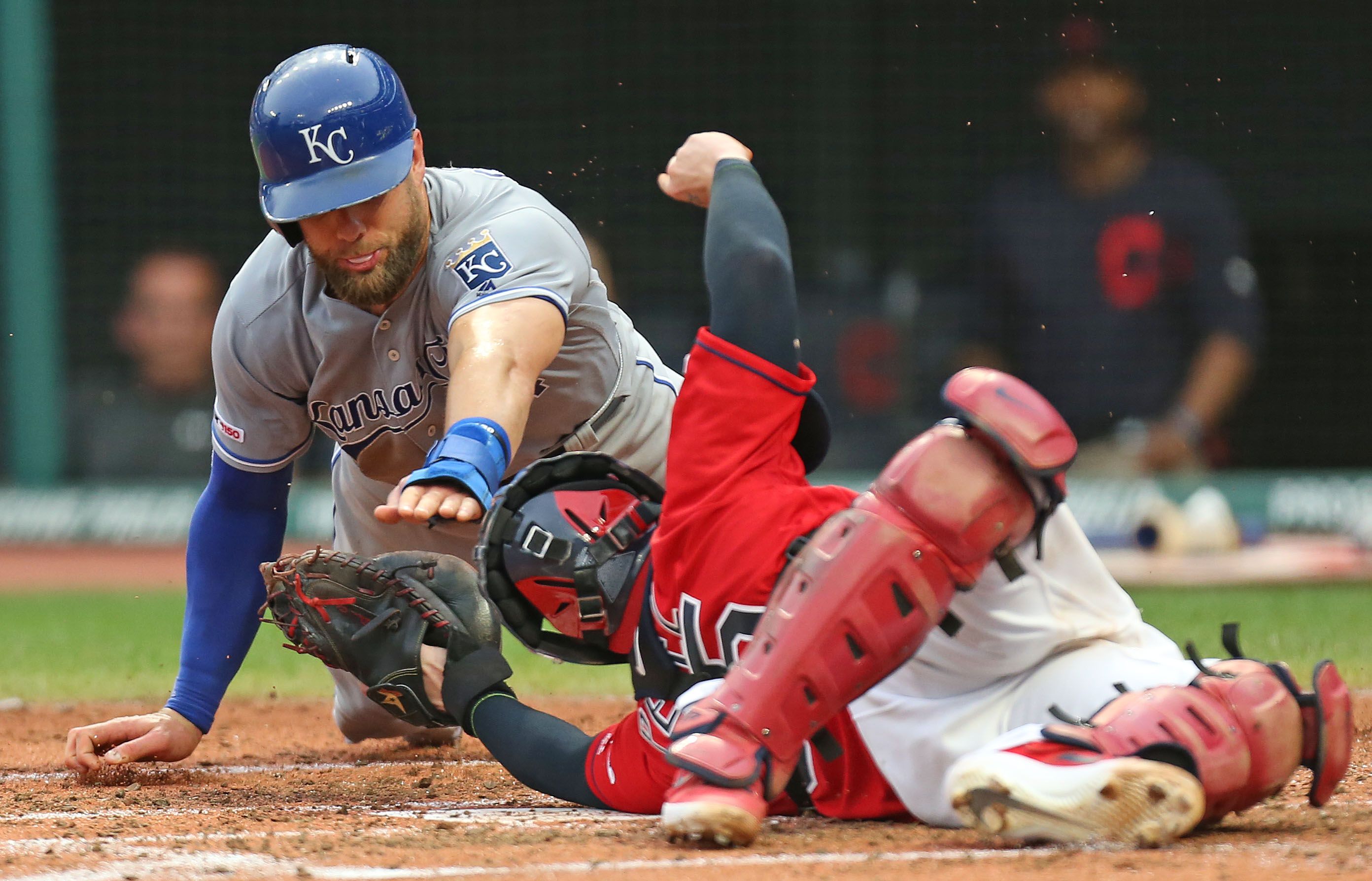 Cleveland Indians catcher Roberto Perez sweeps Wilson Defensive Player of  the Year awards 