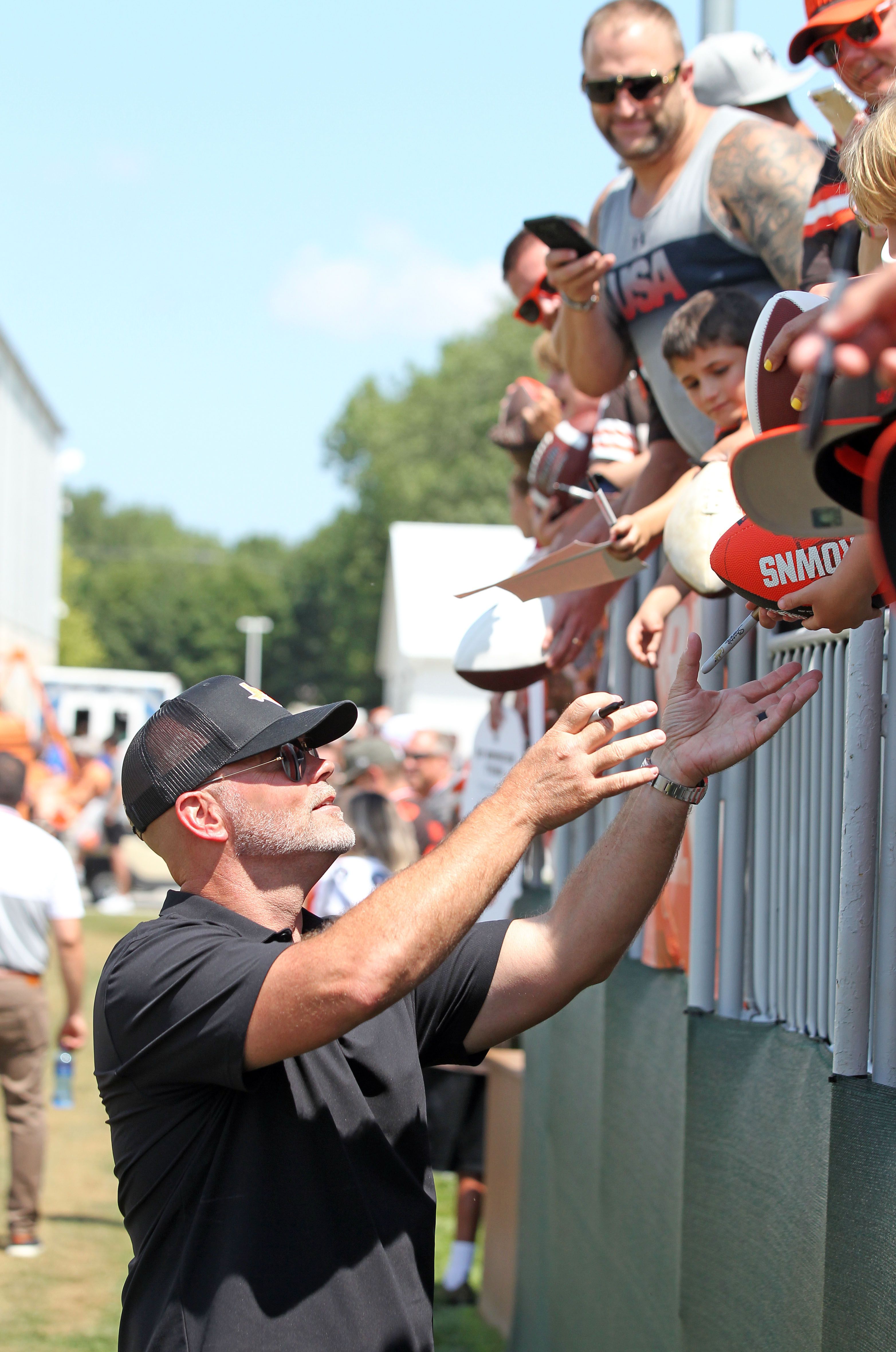 Former Browns quarterback Trent Dilfer caught on video shoving son of Phil  Dawson 