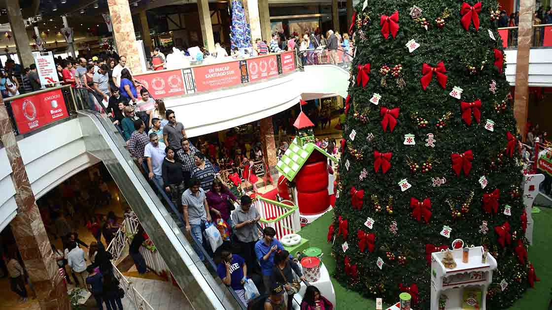 Compras navideñas en mall Plaza Vespucio