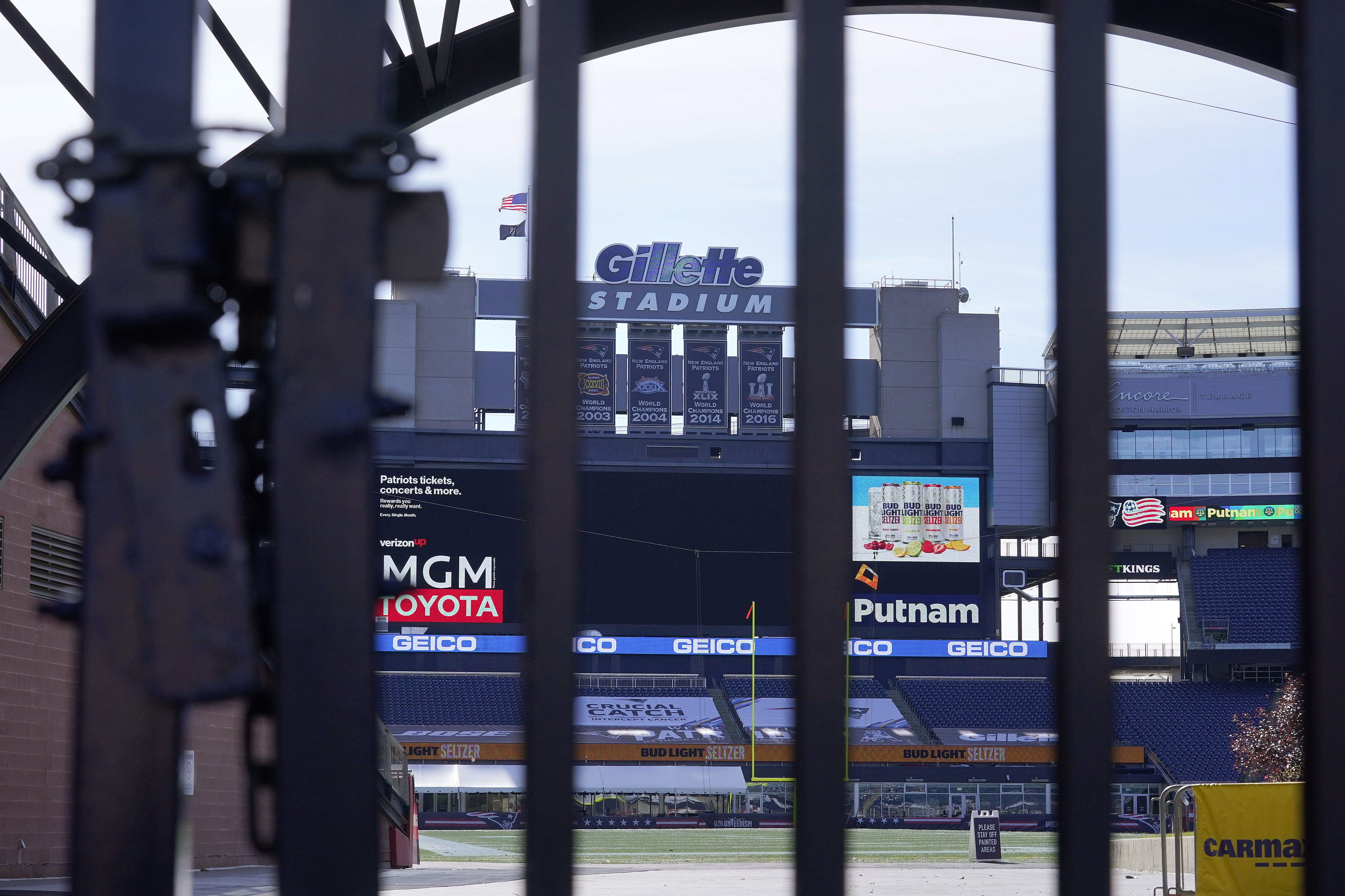 Patriots-Broncos game postponed until next Sunday after new positive  COVID-19 test shuts down facilities - The Boston Globe