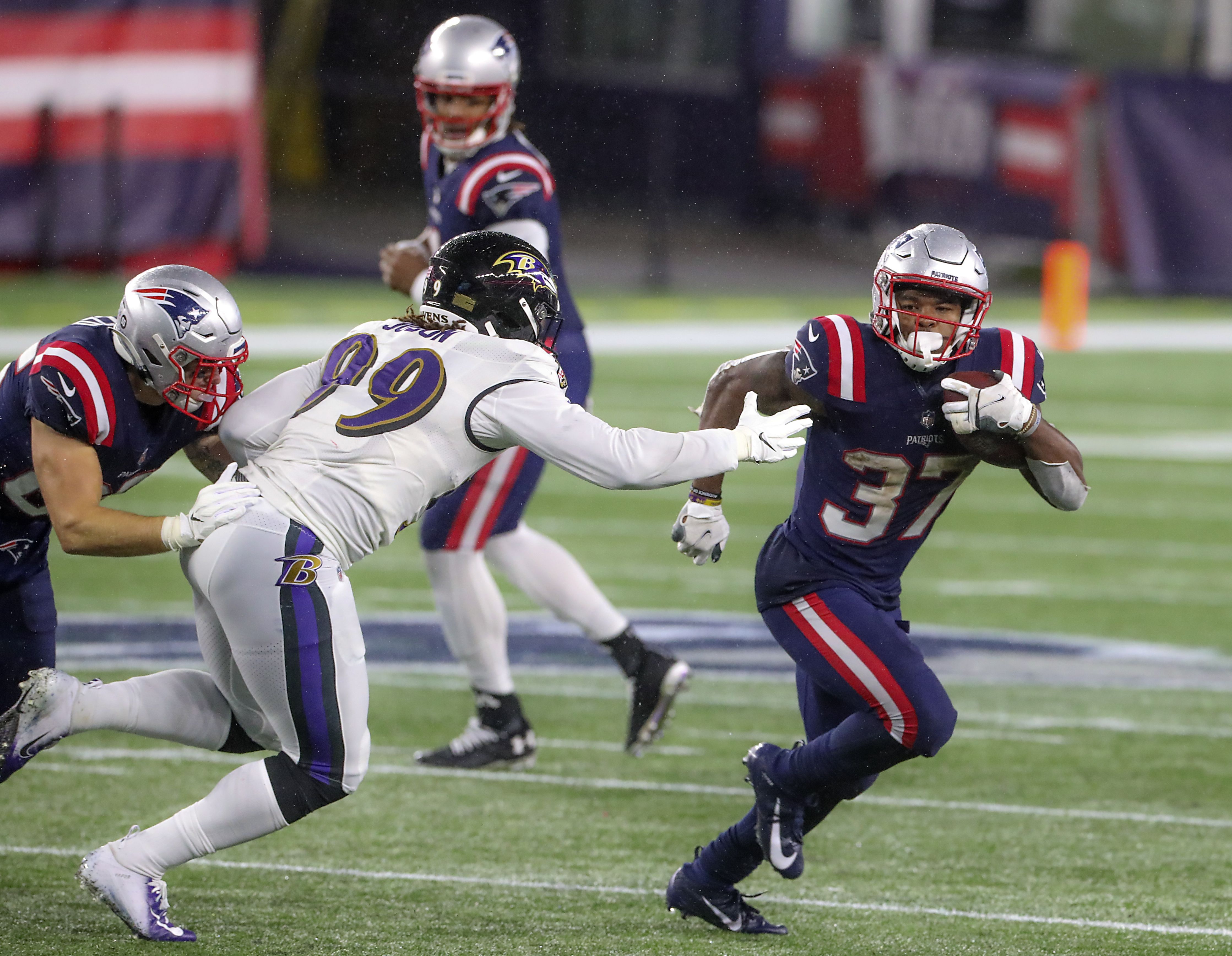 Patriots running back Damien Harris goes for a career-high 121 yards vs.  the Ravens - The Boston Globe