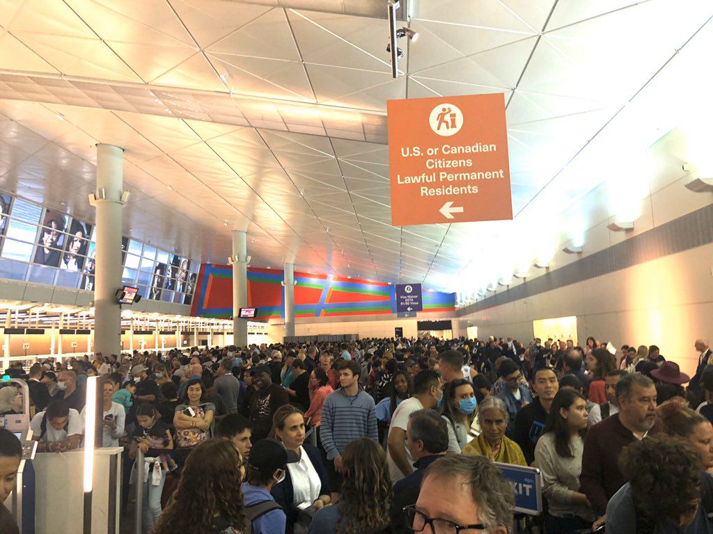 airport customs line