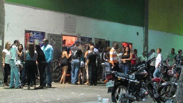 141121173408_caracas_nightlife_624x351_bbc.jpg