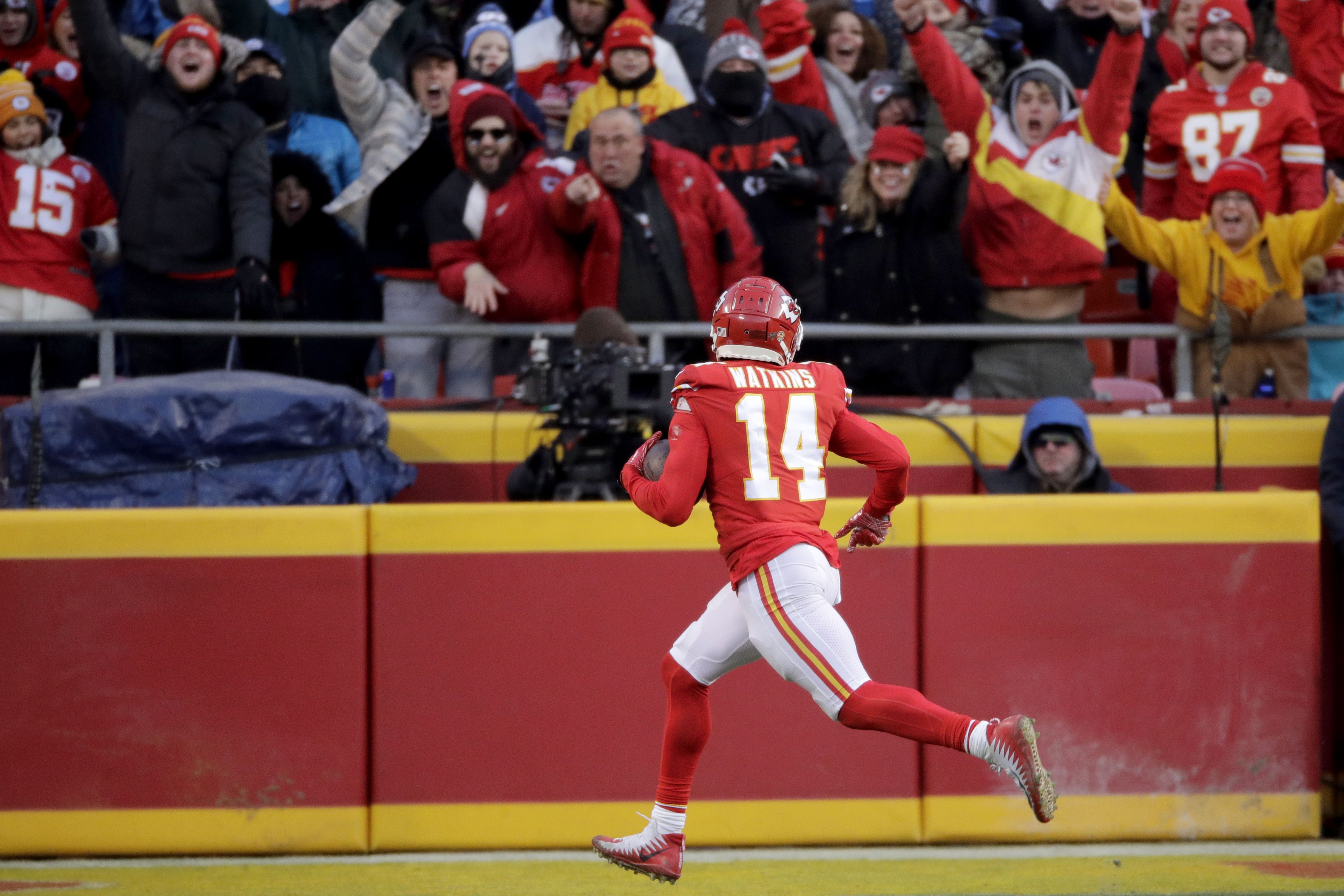 Mahomes' feet, arm lift Chiefs to Super Bowl over Titans