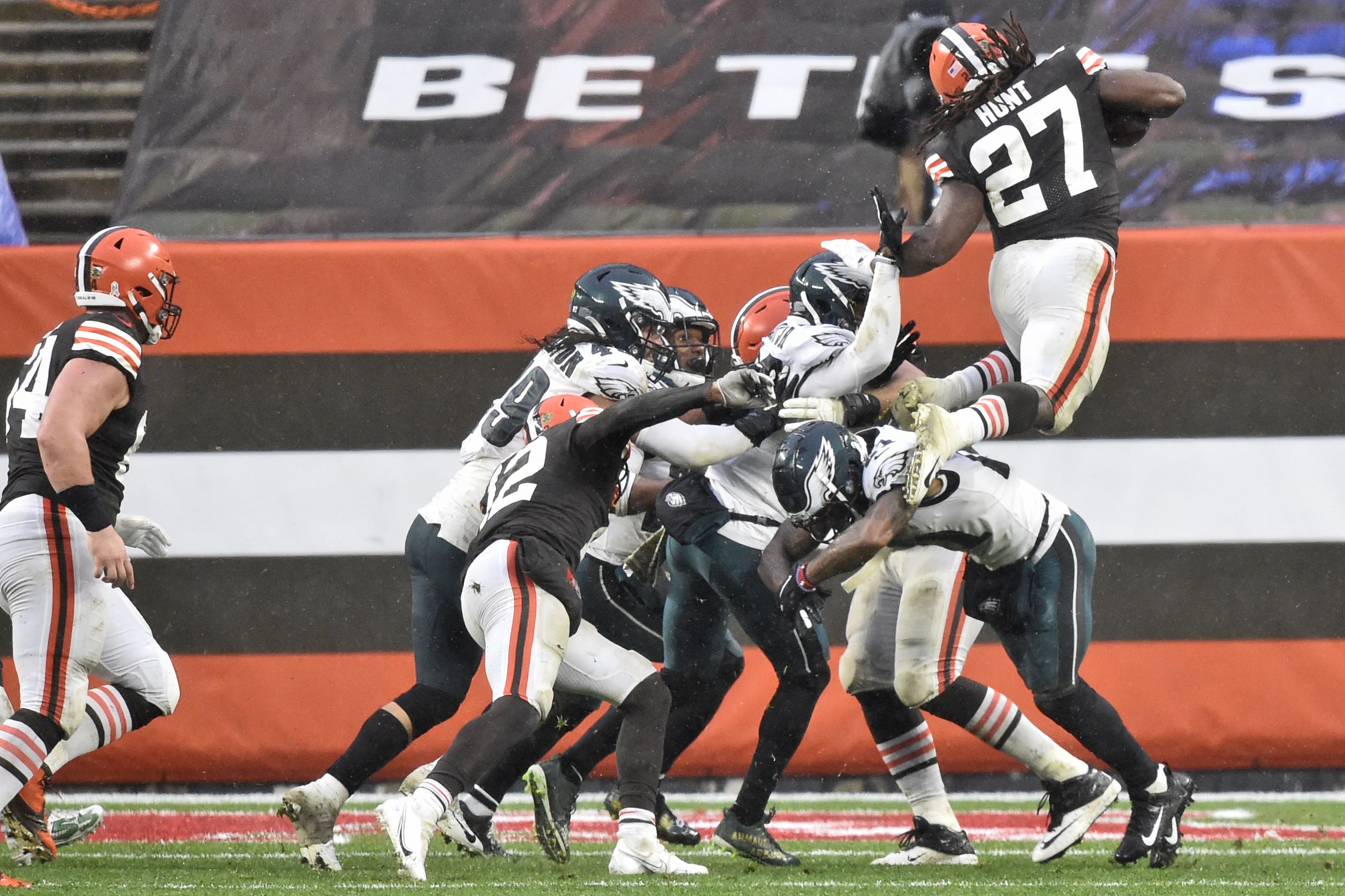 Browns step up without Garrett, down Eagles in steady rain