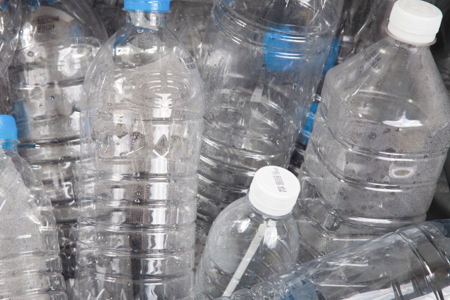 Por qué es importante regular las botellas PET para tener una economía  circular de verdad? - La Tercera