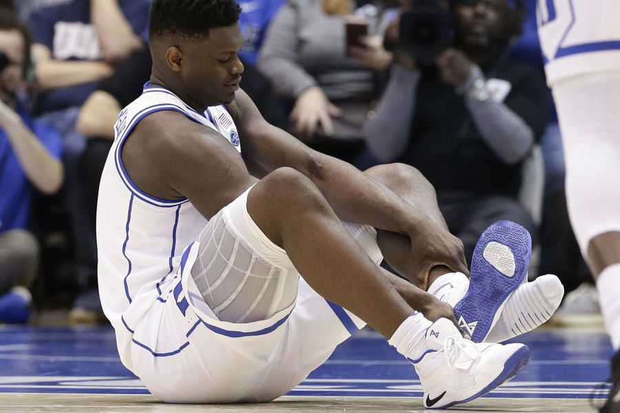 gesto enlazar liderazgo Acciones de Nike cerrarón con pérdidas tras bochorno en partido de NBA - La  Tercera