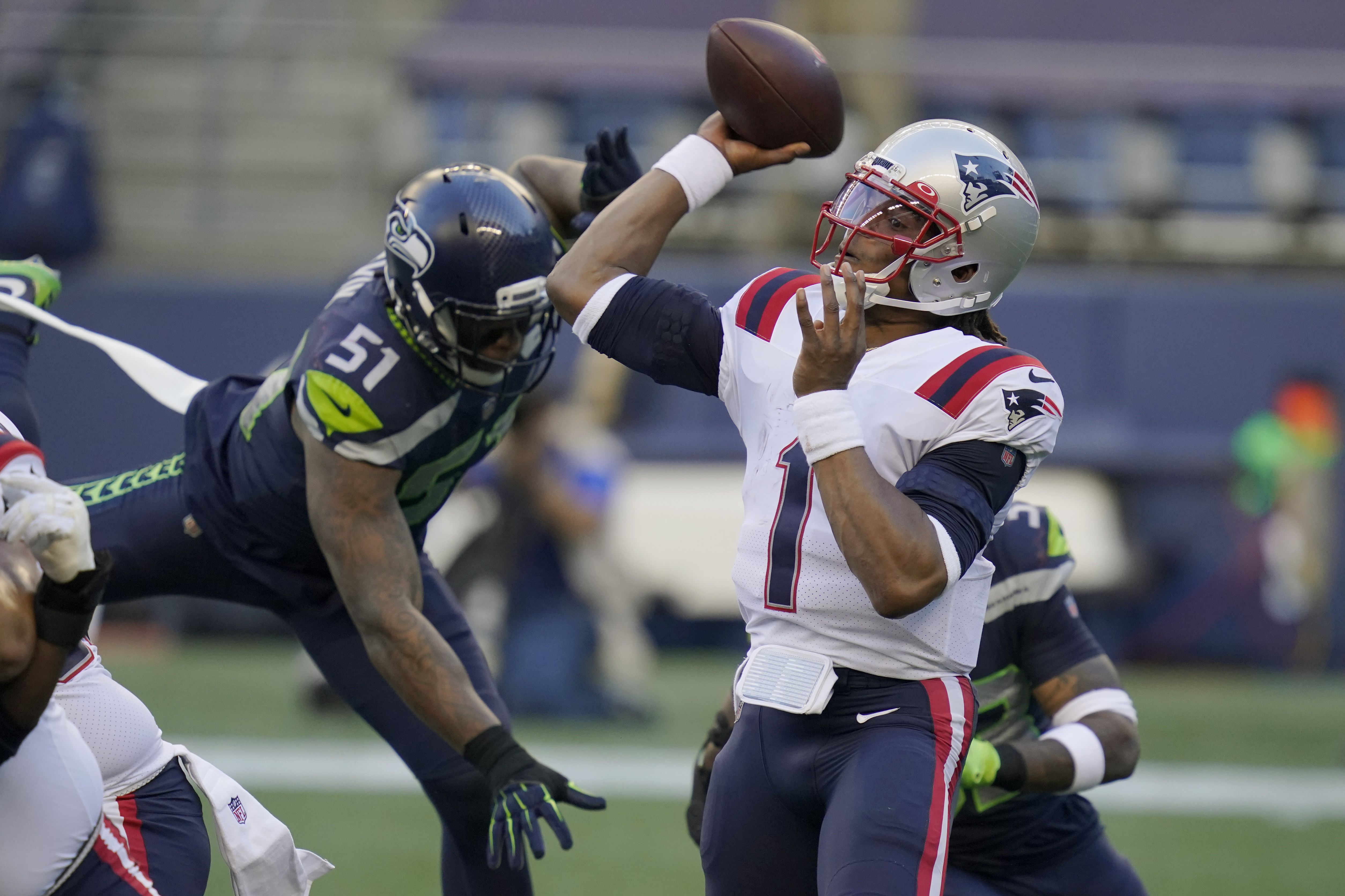 Russell Wilson Cooks, Seahawks Goal Line Stand Stuffs Cam; Seattle Beats  Pats 35-30 - 750 The Game