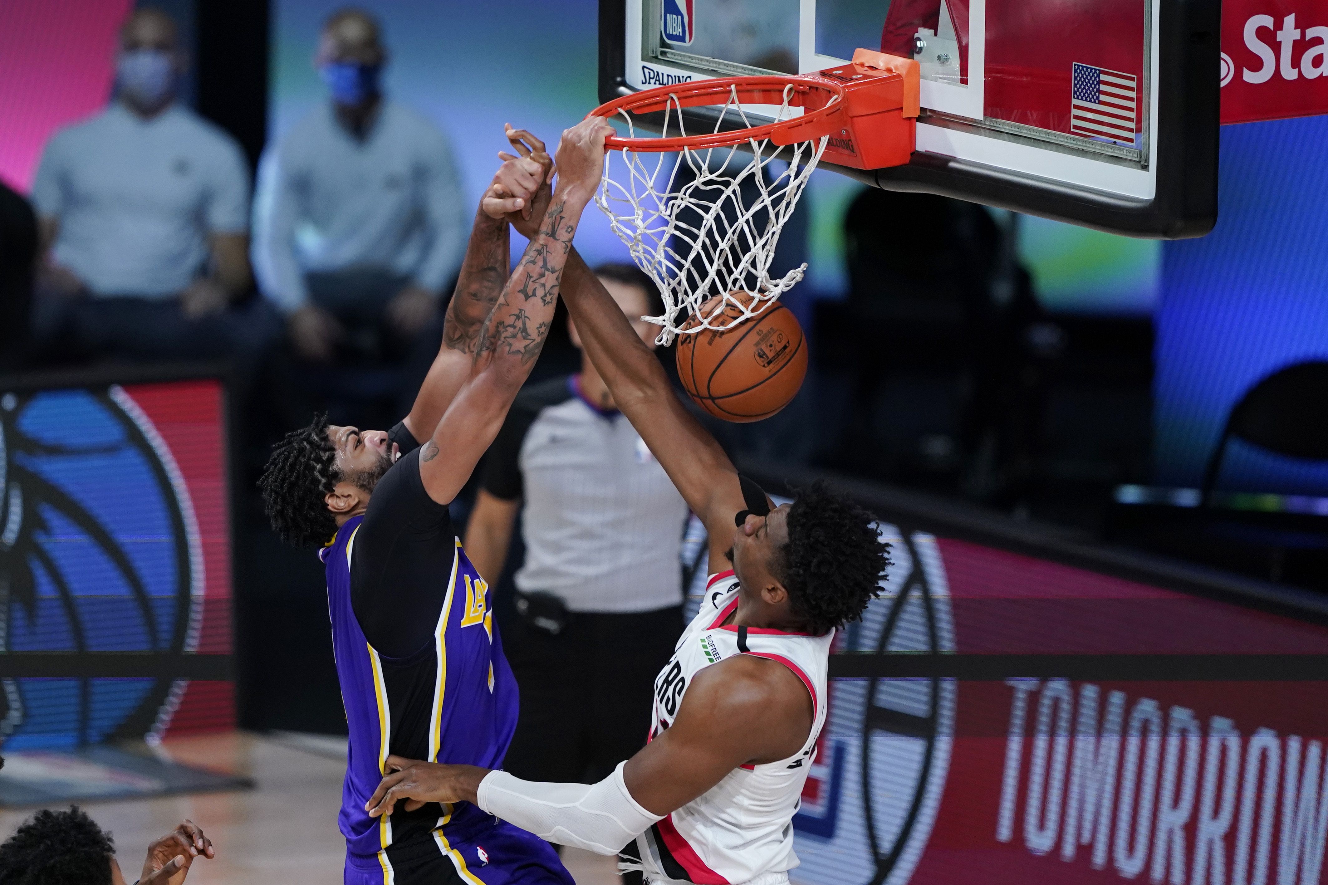 Portland Trail Blazers Running On Fumes And With Little Depth Search For Answers Down 2 1 To Los Angeles Lakers Oregonlive Com