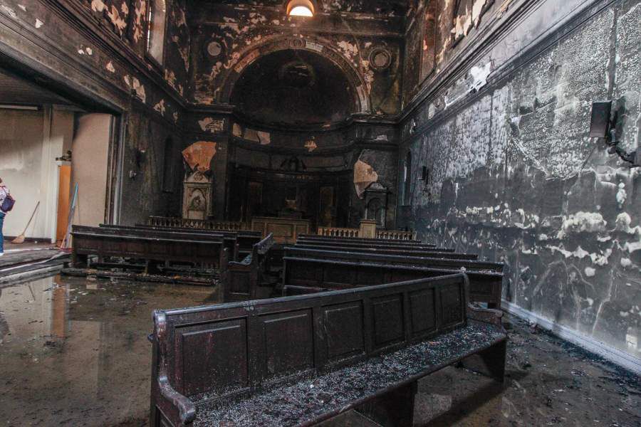 Las pérdidas y destrozos en Iglesia de la Veracruz, el monumento histórico  incendiado ayer - La Tercera