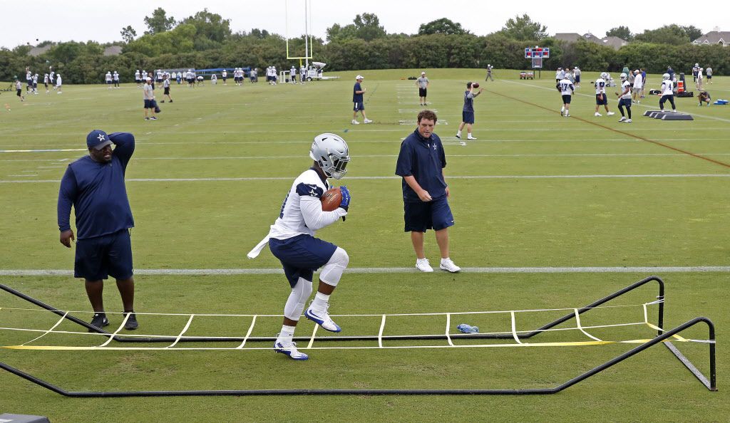 Cowboys quarterbacks don't wear red practice jerseys and even Gil Brandt  doesn't know why - Blogging The Boys