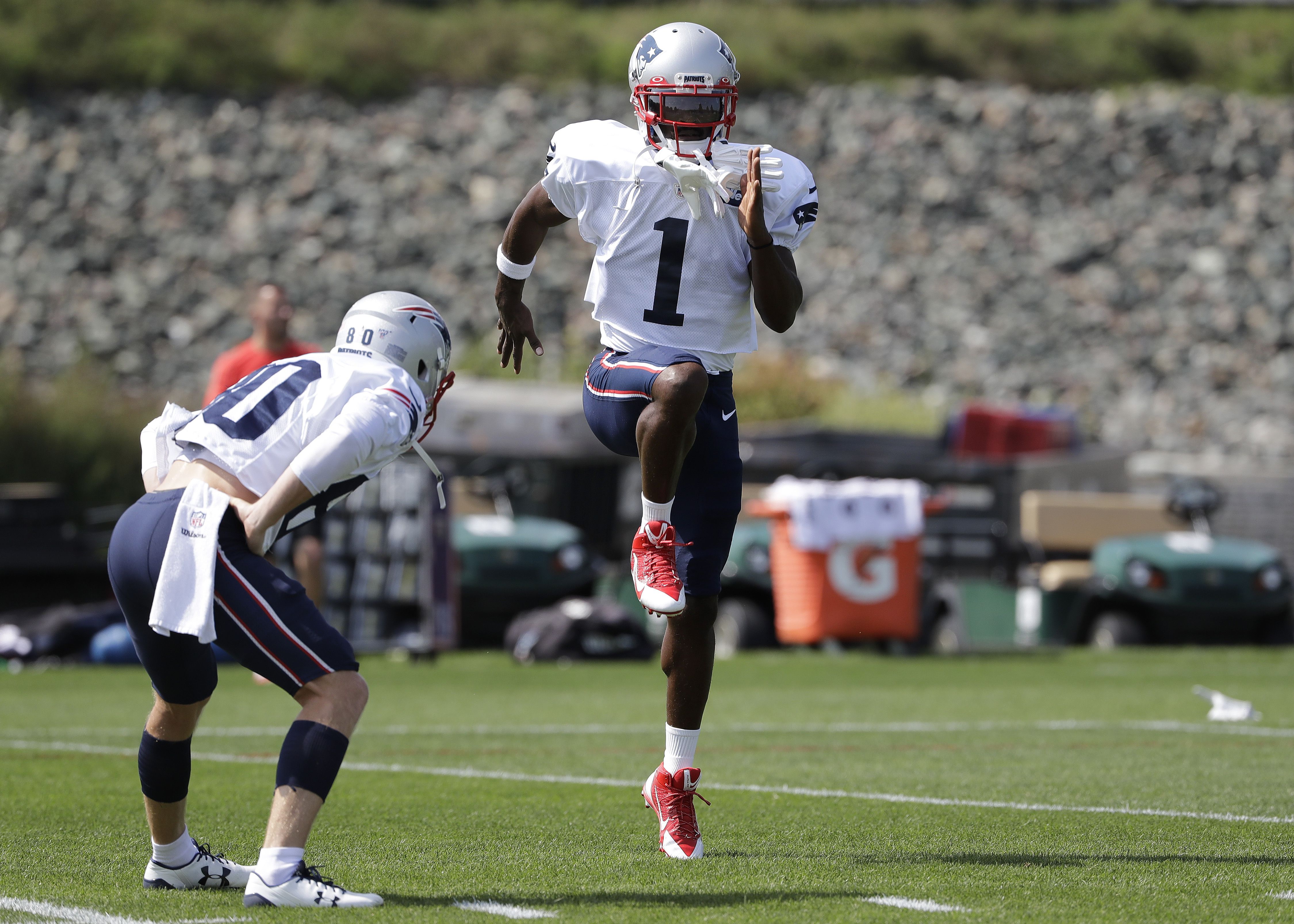 Antonio Brown makes his first appearance at a Patriots practice