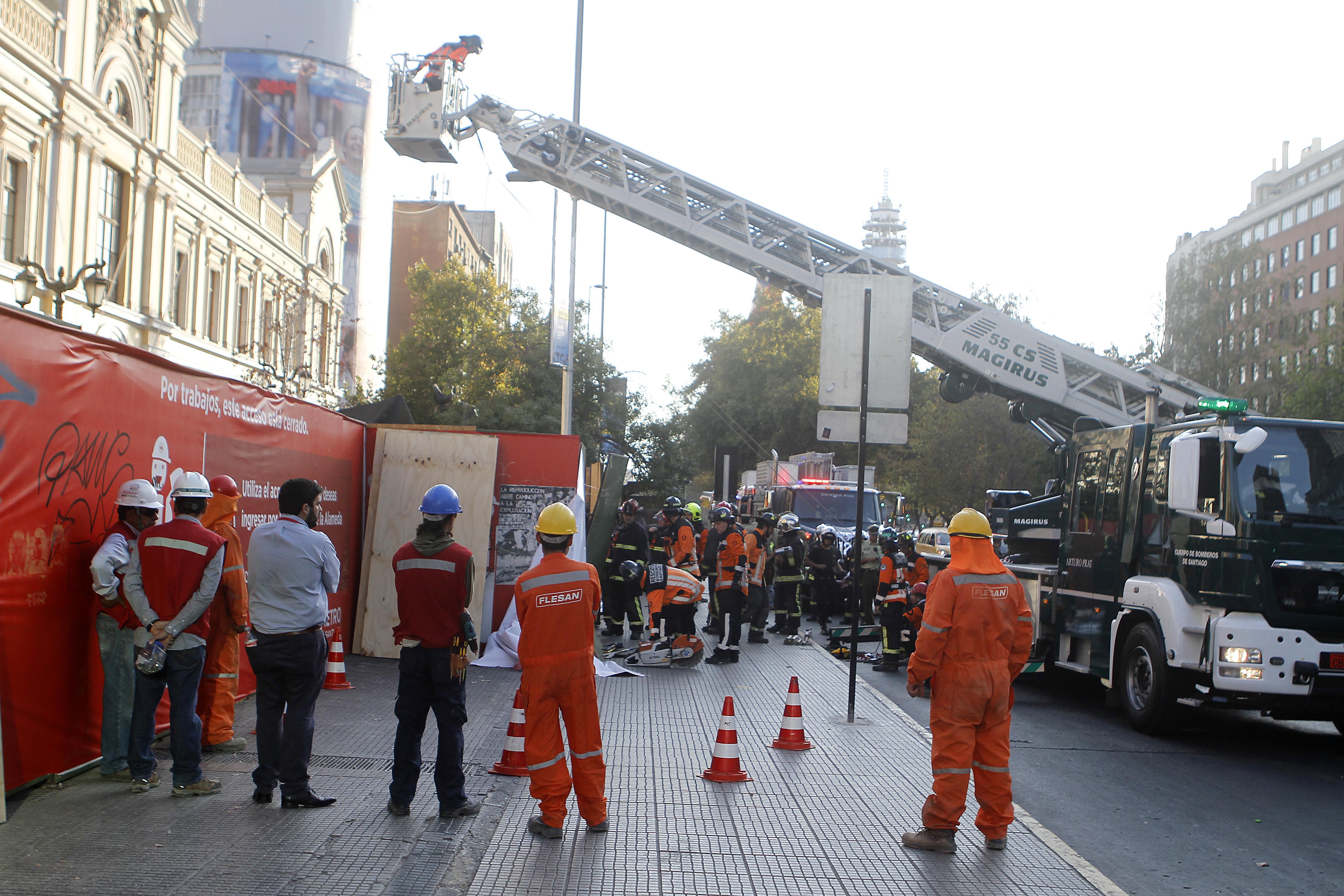 Persona cae a un pozo de 20 Metros en el centro de la Capital