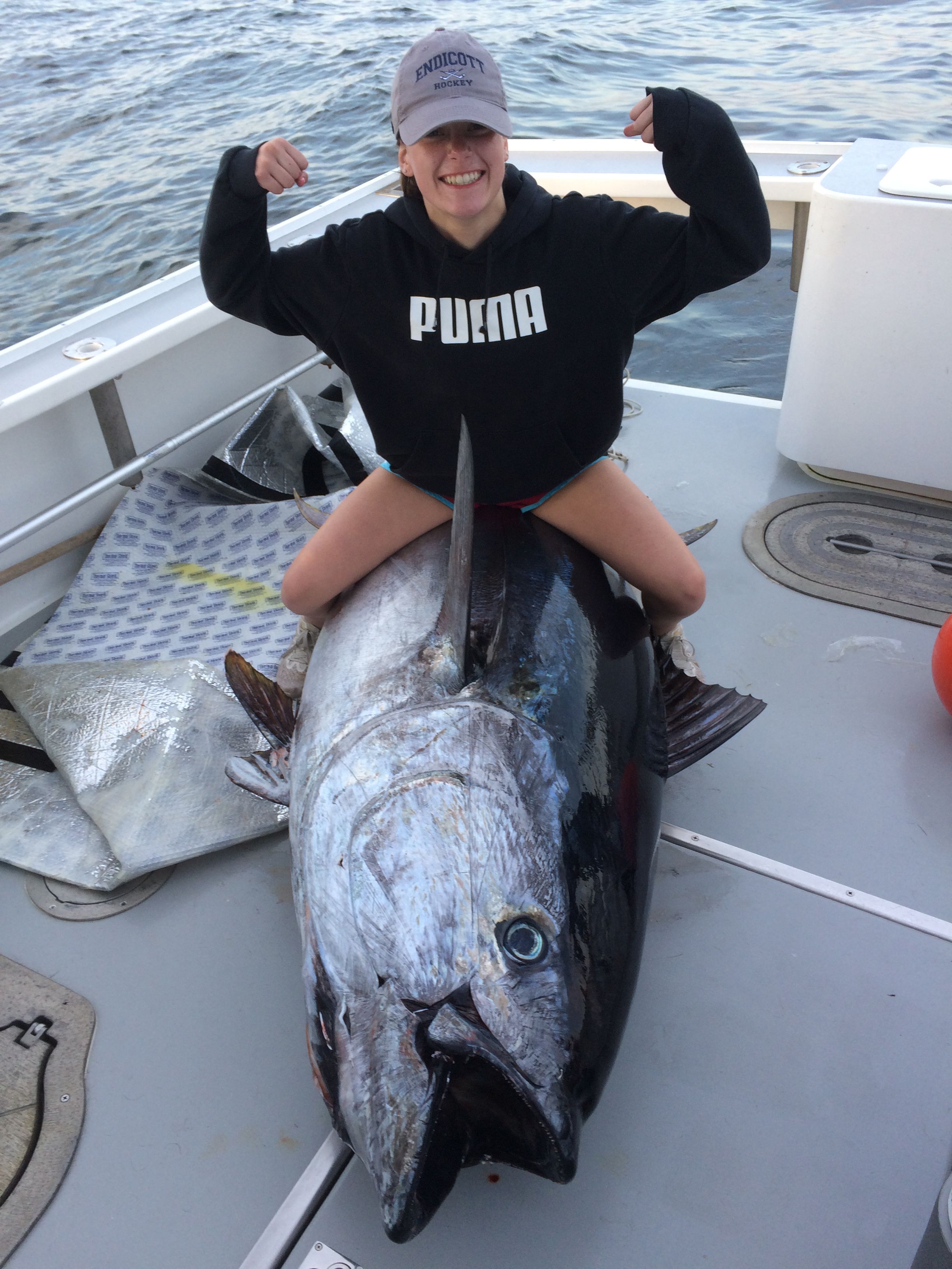 Reel big fish: Teen and dad land 700-pound tuna off Gloucester - The Boston  Globe