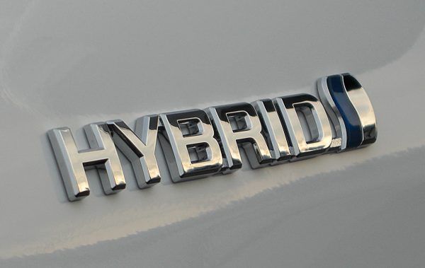 logo-toyota-hybrid-2-600x379.jpg