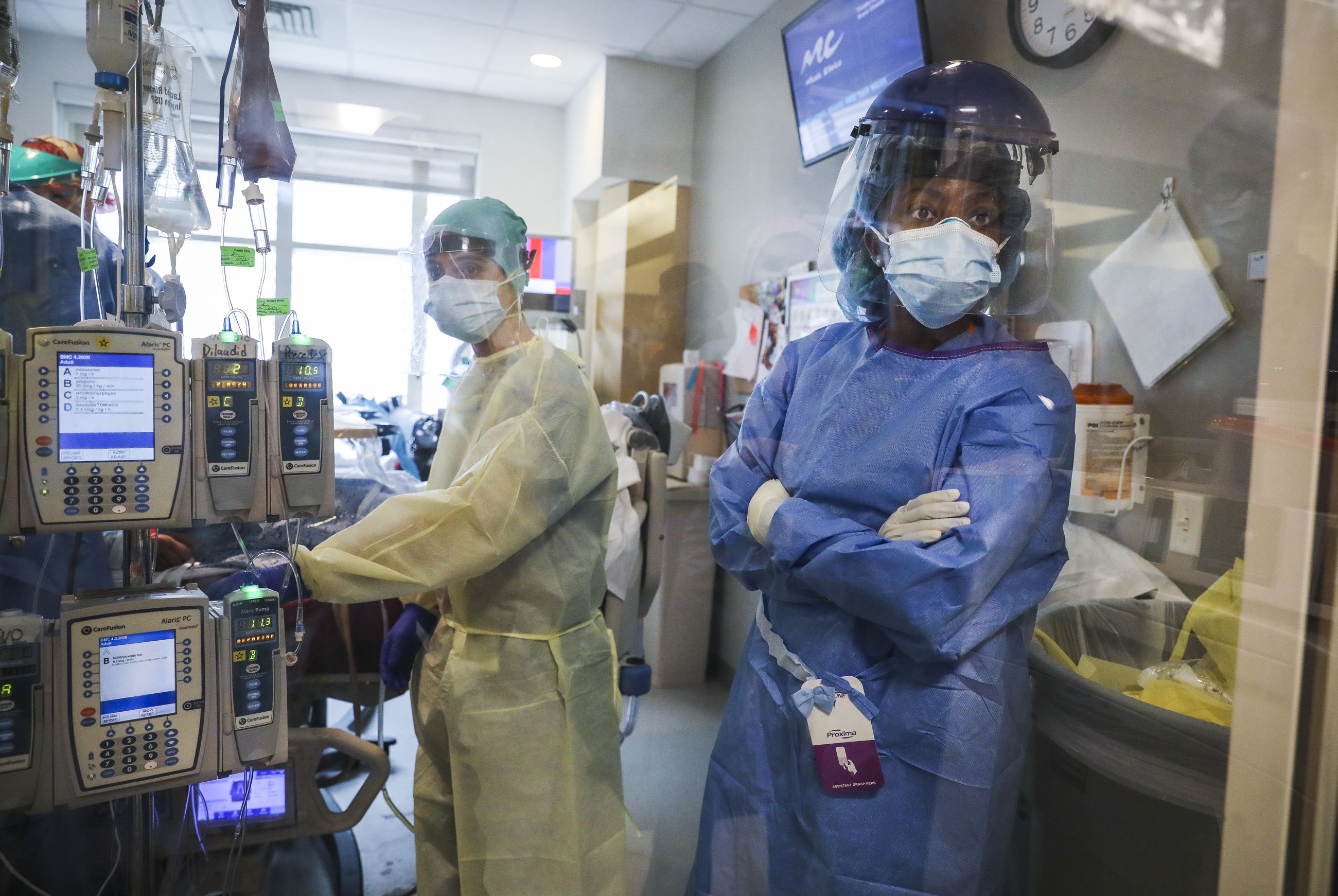 In ICUs, a furry friend to comfort patients - The Boston Globe