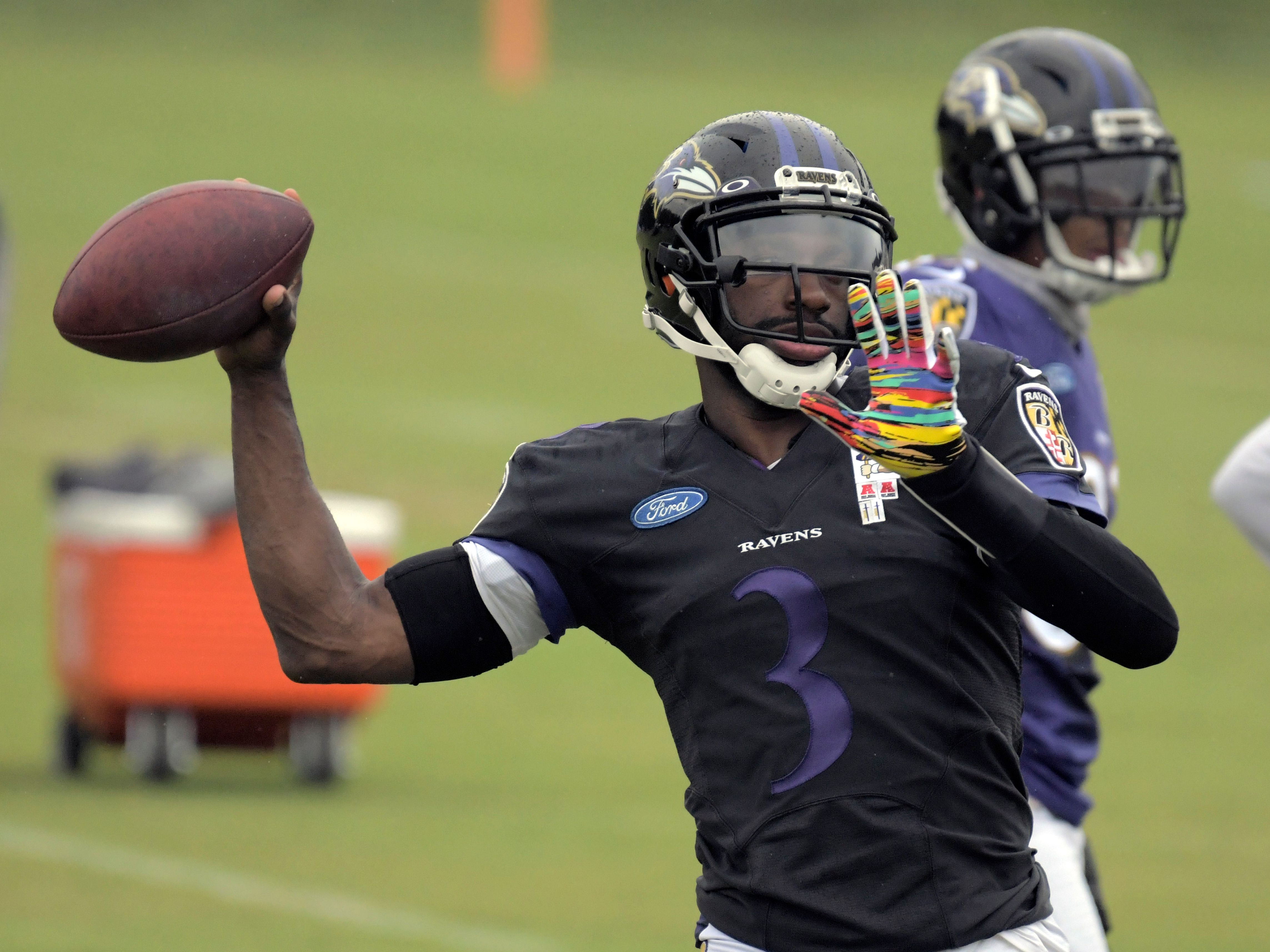 Ravens camp observations: What no wristband means for Lamar