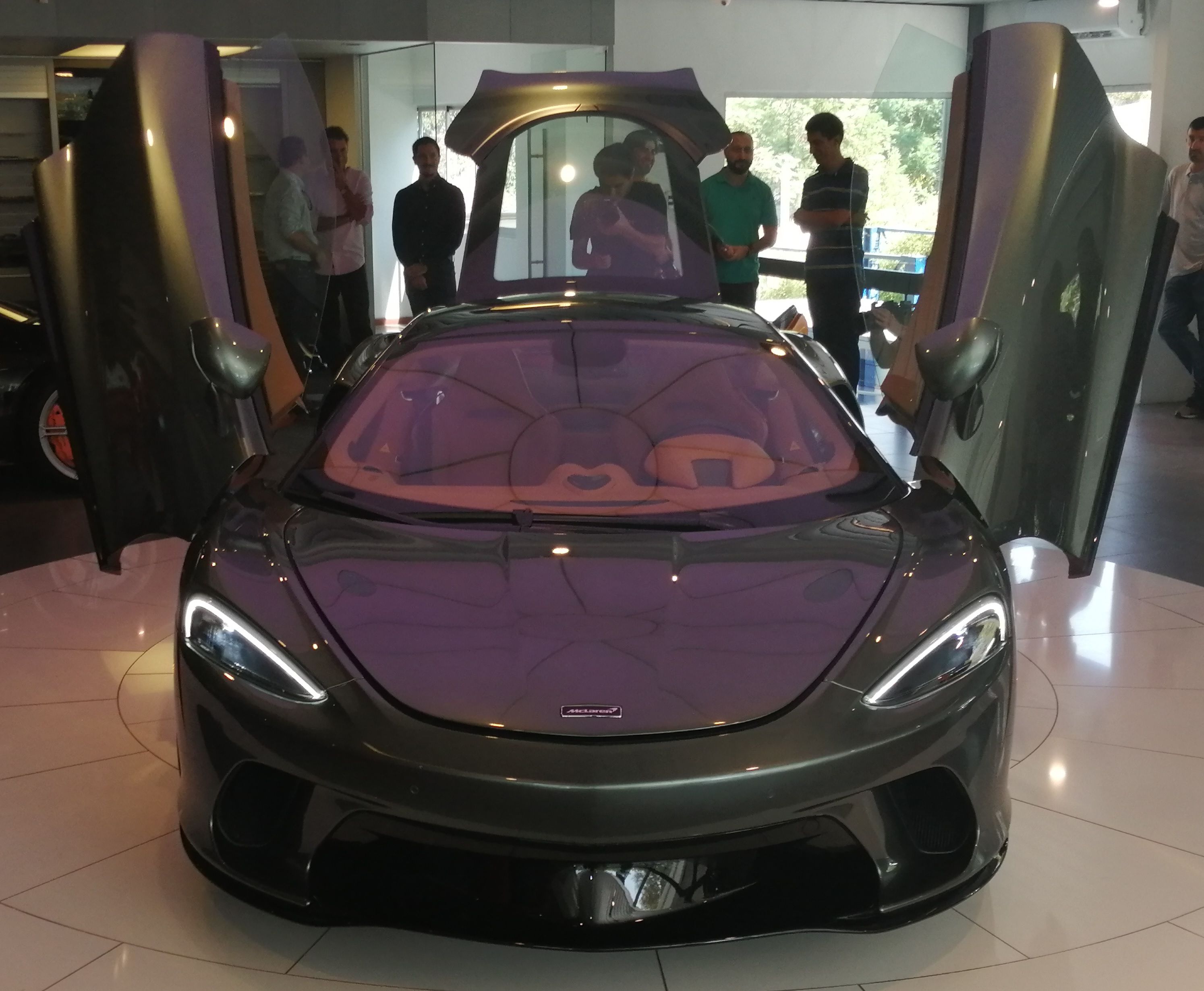 McLaren GT