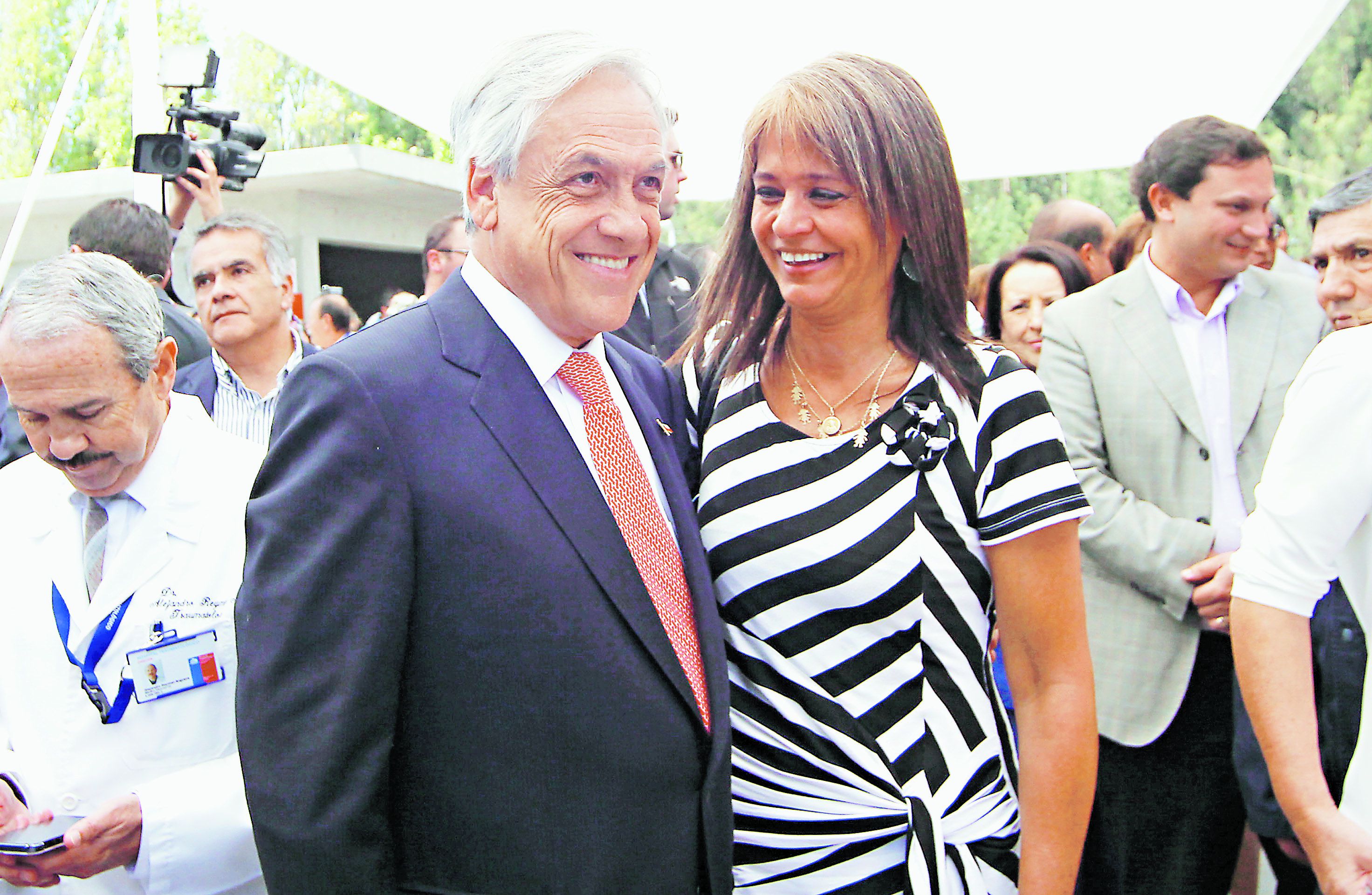 Saludos de Sebastián Piñera con Jacqueline van Rysselberghe