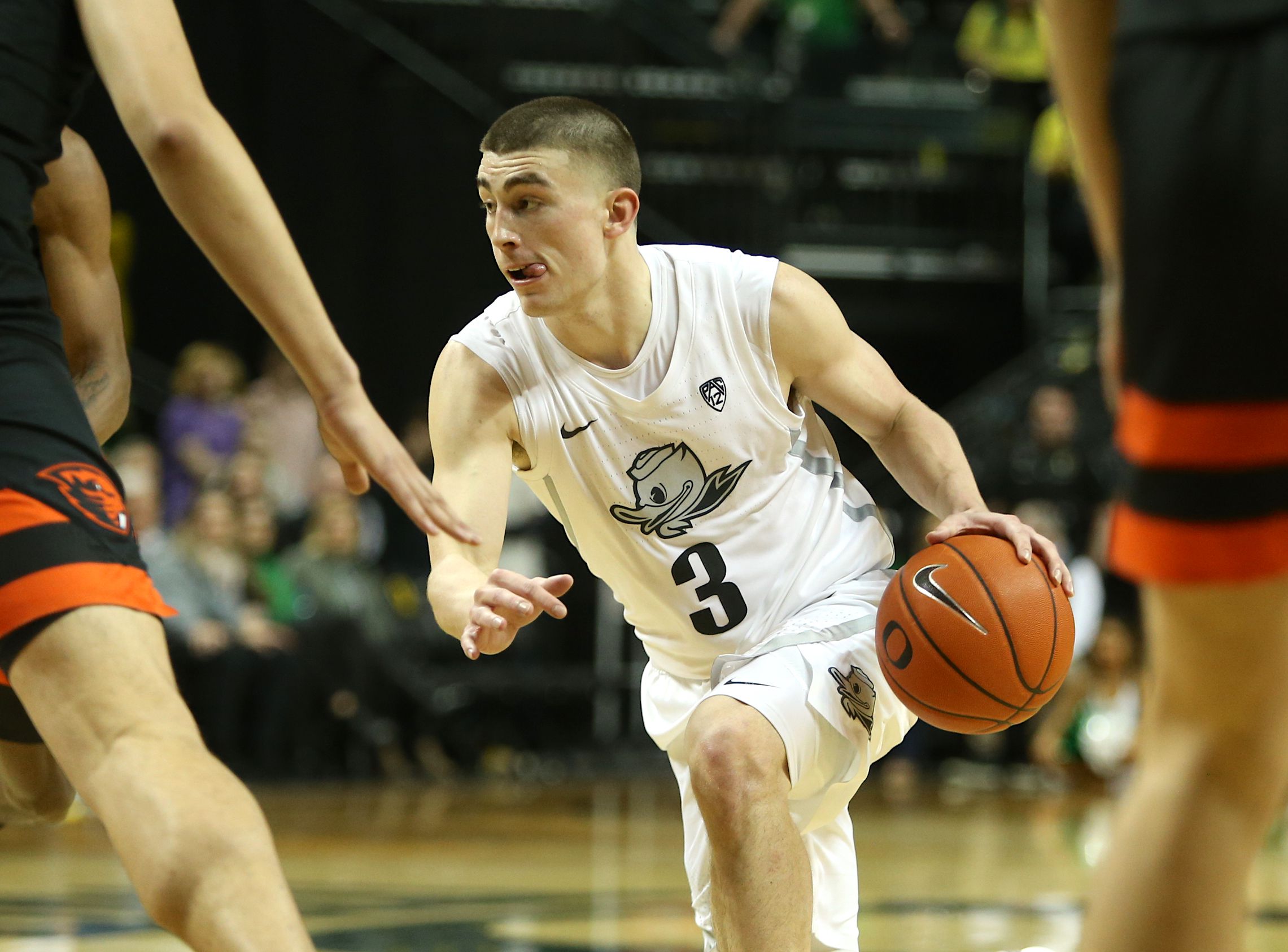 West Linn's Payton Pritchard picking up basketball scholarship offers,  losing parts of teeth 