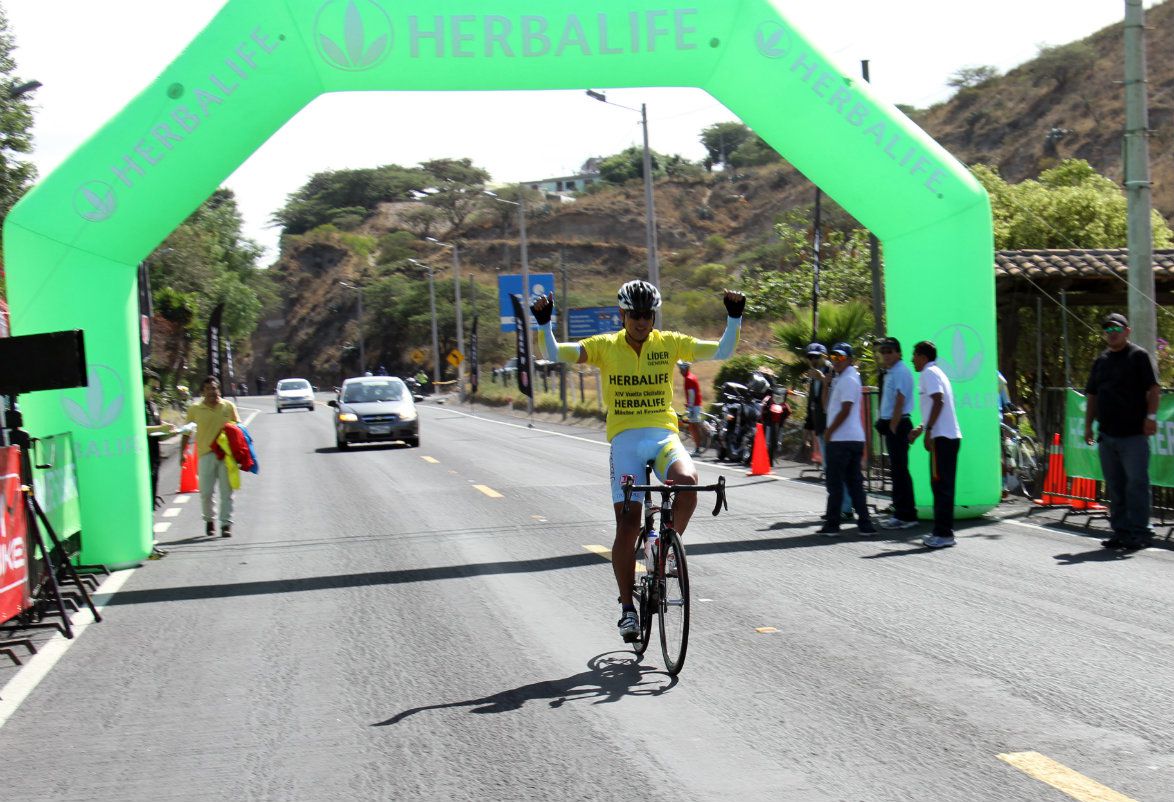 Jhonny Cuarán gana la 2° etapa ciclística del Tour al Ecuador